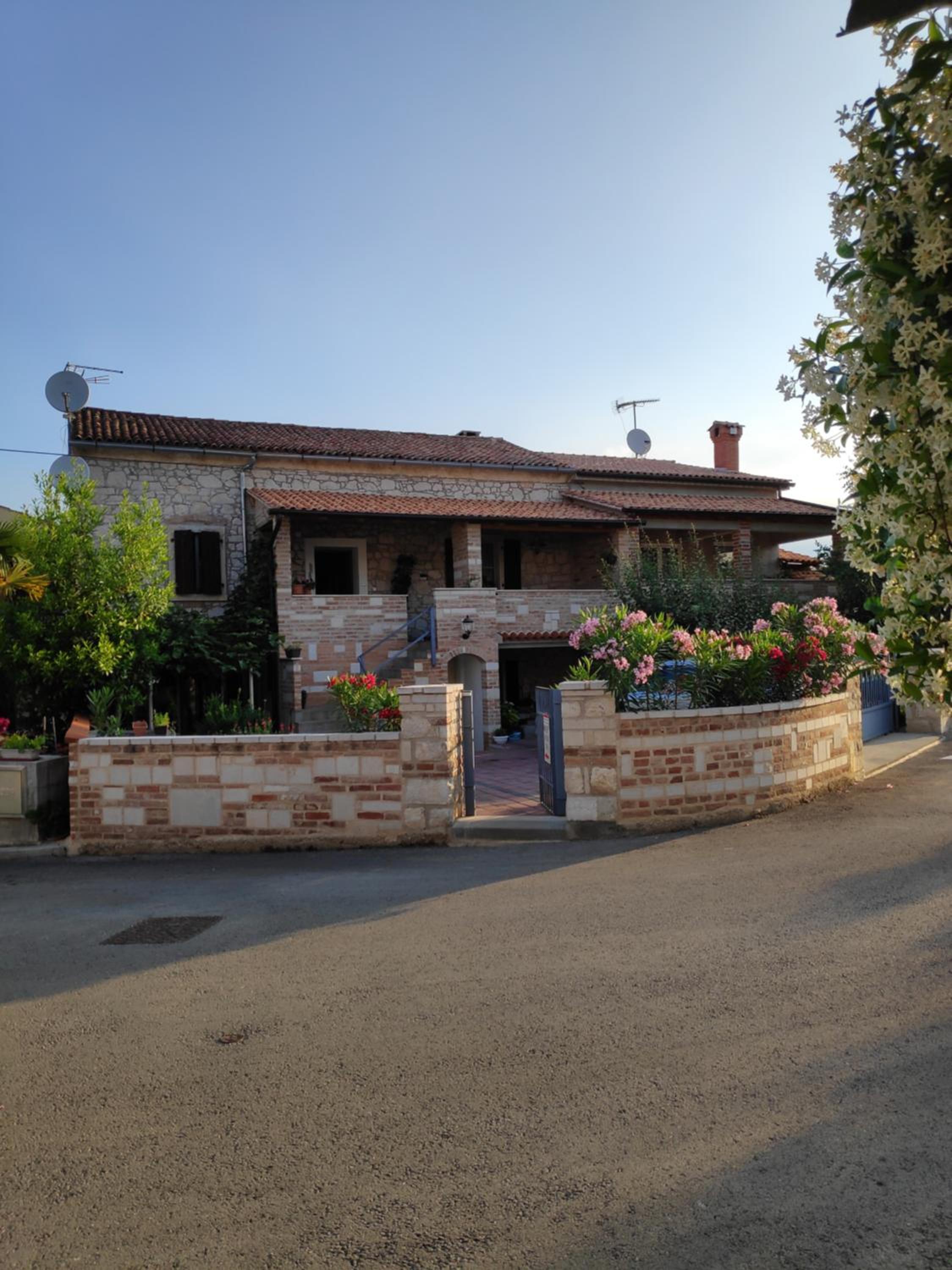 Apartmani Memić 100 m do plaže, APARTMENTS MEMIĆ ONLY 100M FROM BEACH view 2