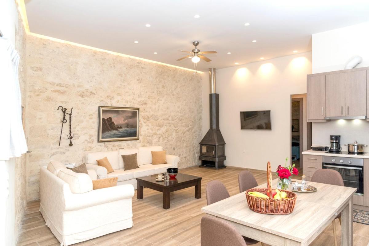 2 Bedrooms Apartment with Enclosed Garden and WiFi at Roustika photo 4