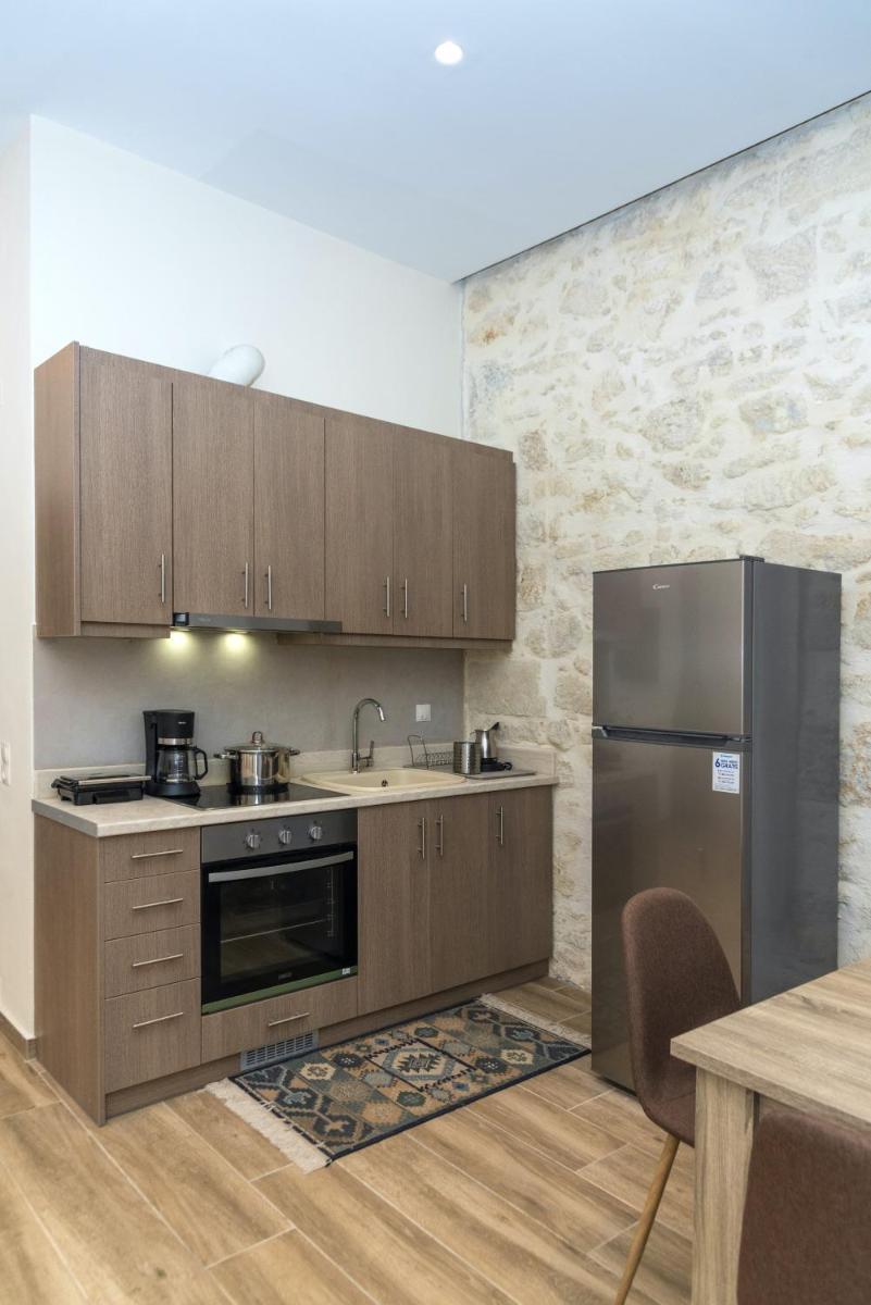 2 Bedrooms Apartment with Enclosed Garden and WiFi at Roustika photo 3