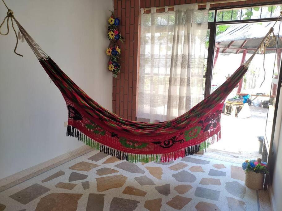 Alojamiento entero, casa amplia, patio, aire