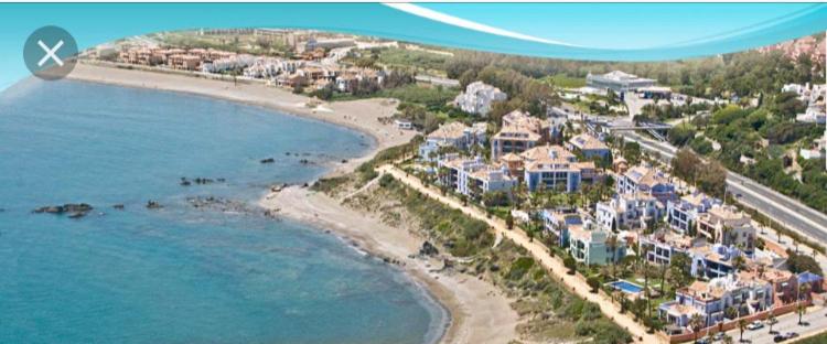 Hotel La Perla de la Bahía, Urbanización Gran Lujo - Image 1