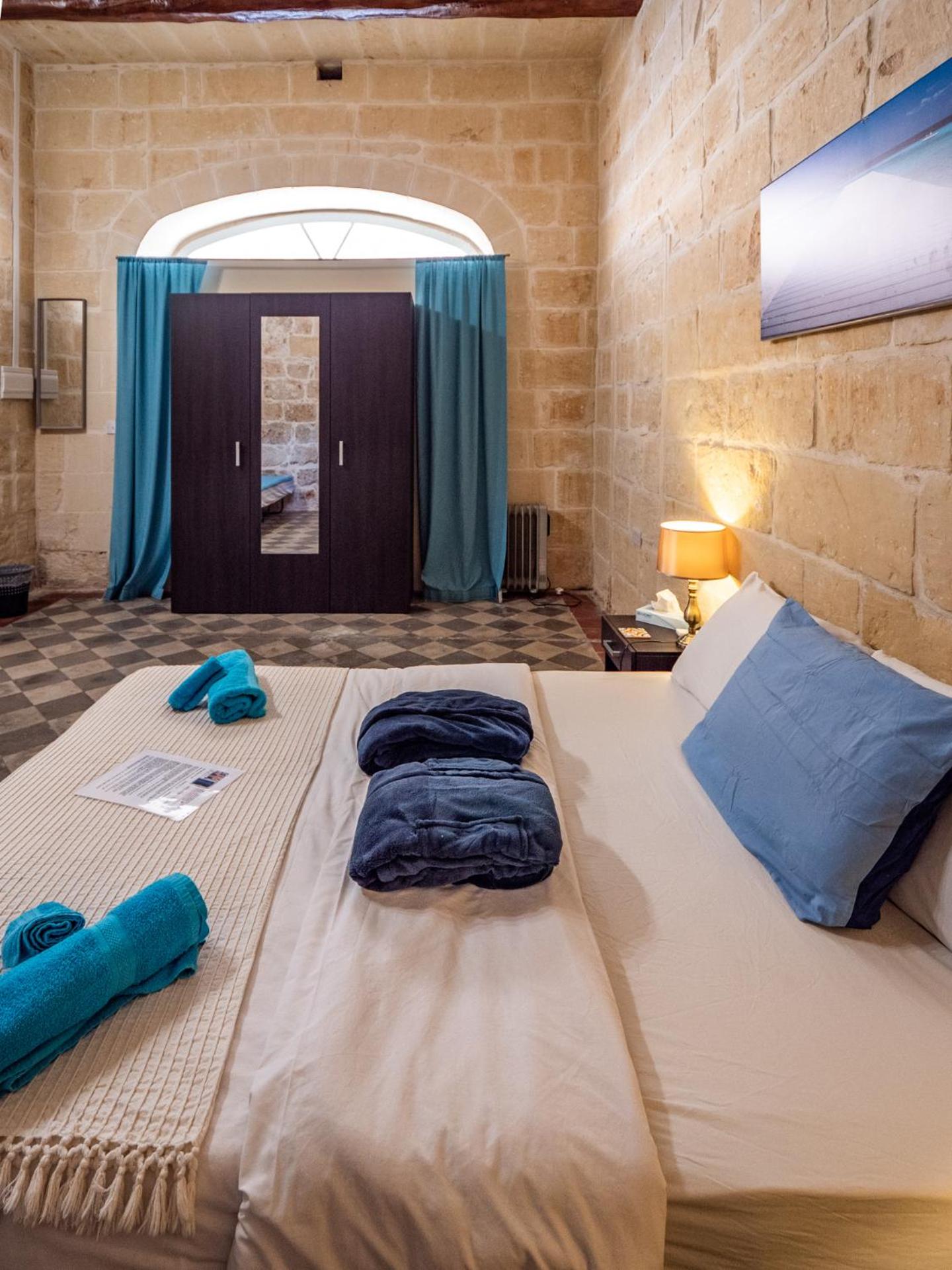 250 yo Tal-Bambinu Boutique Farmhouse