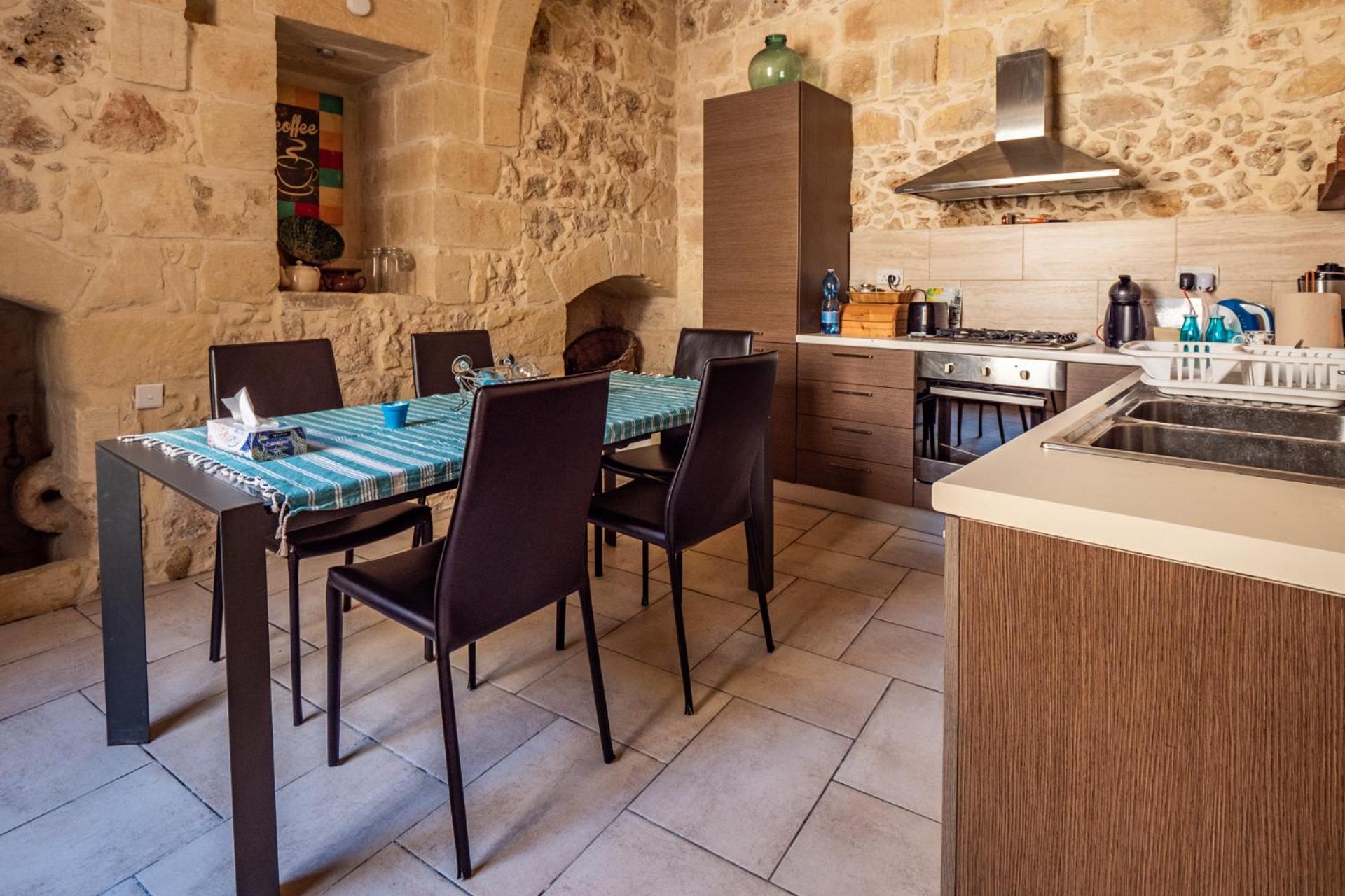 250 yo Tal-Bambinu Boutique Farmhouse