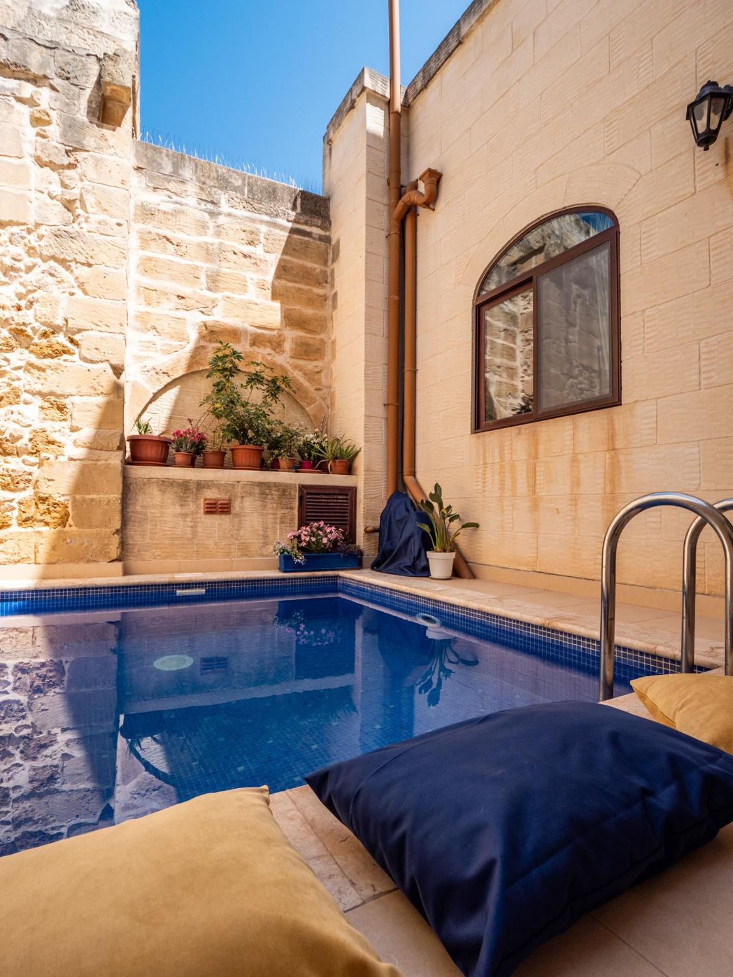 250 yo Tal-Bambinu Boutique Farmhouse