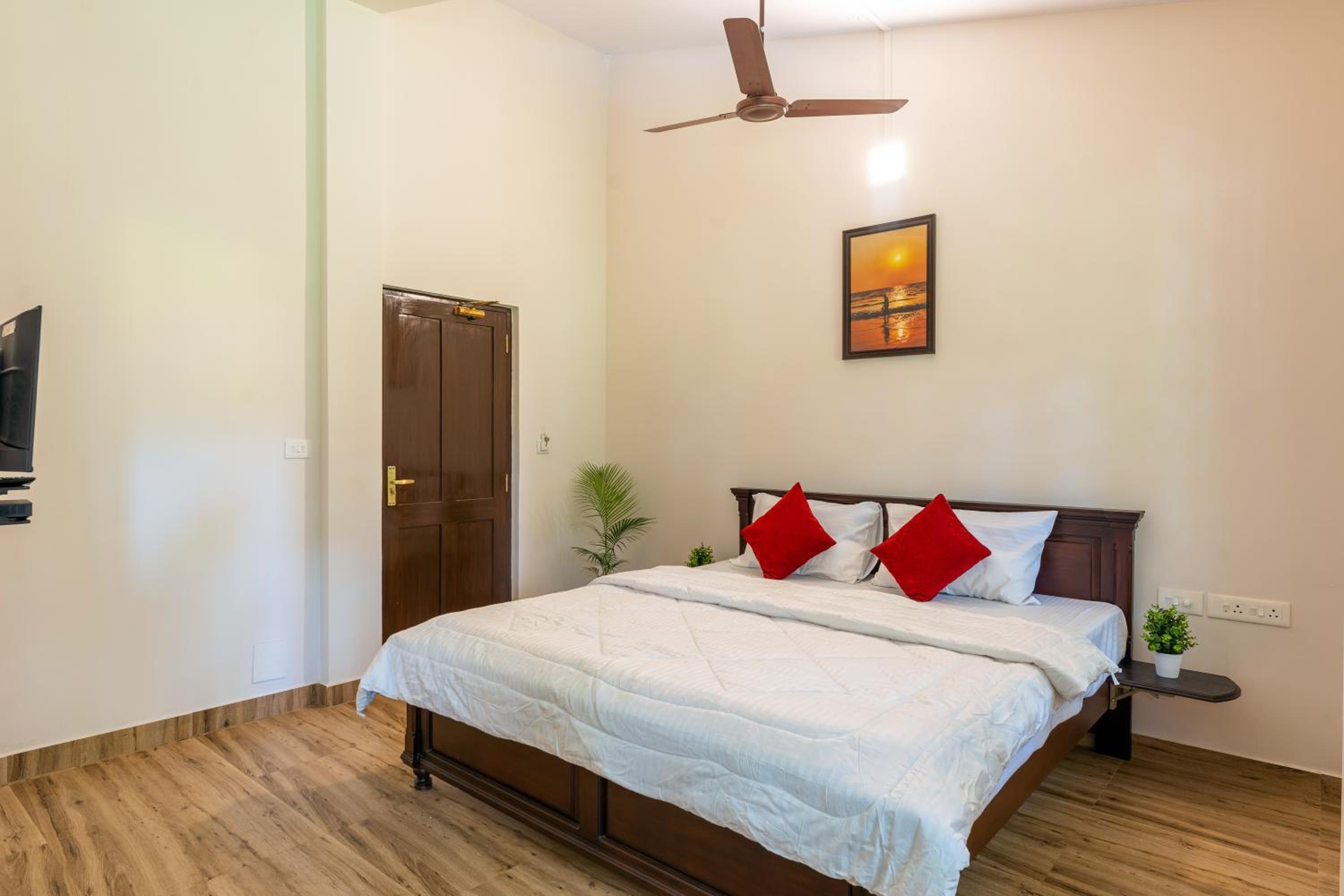Villa Barbosa, 2 BHK Villa & Luxury Rooms near Colva, Sernabatim, Benaulim Beach view 5