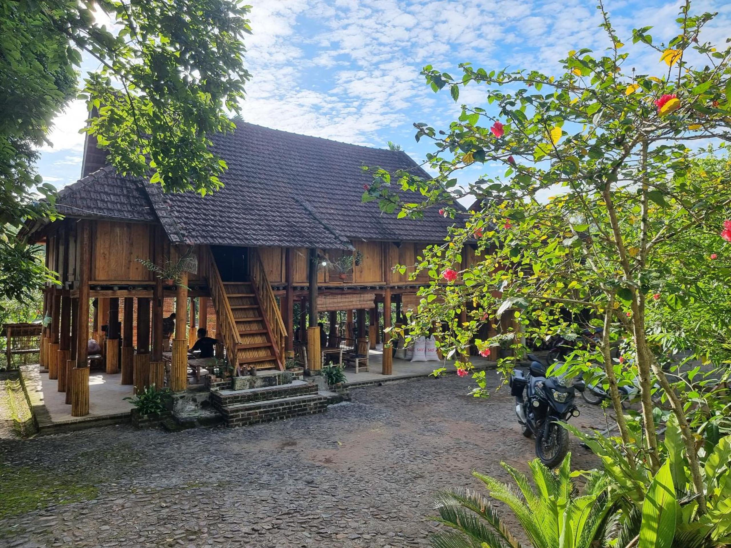 Muong Bi Homestay - Uncle Lon - Luy Ai village view 4