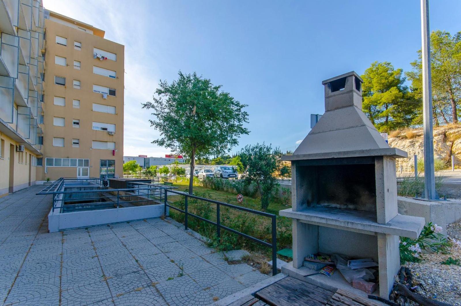 Three bedroom apartment with sea view and secure private garage view 5