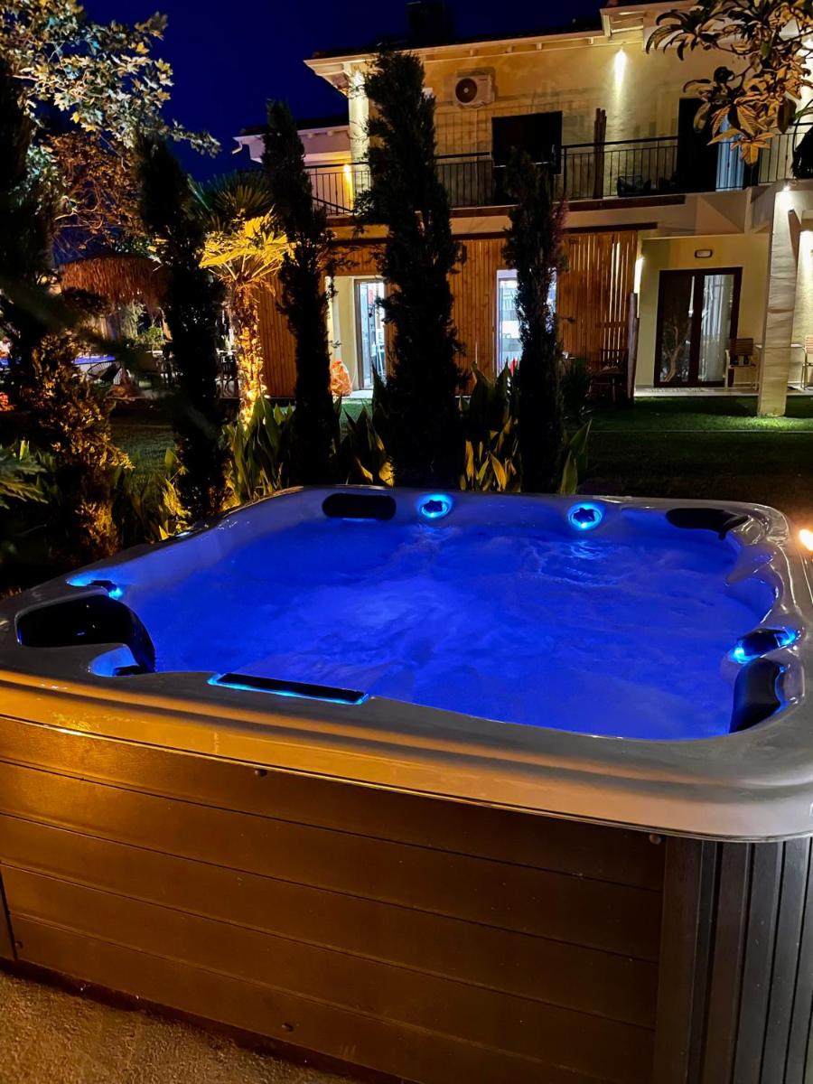 Jacuzzi
