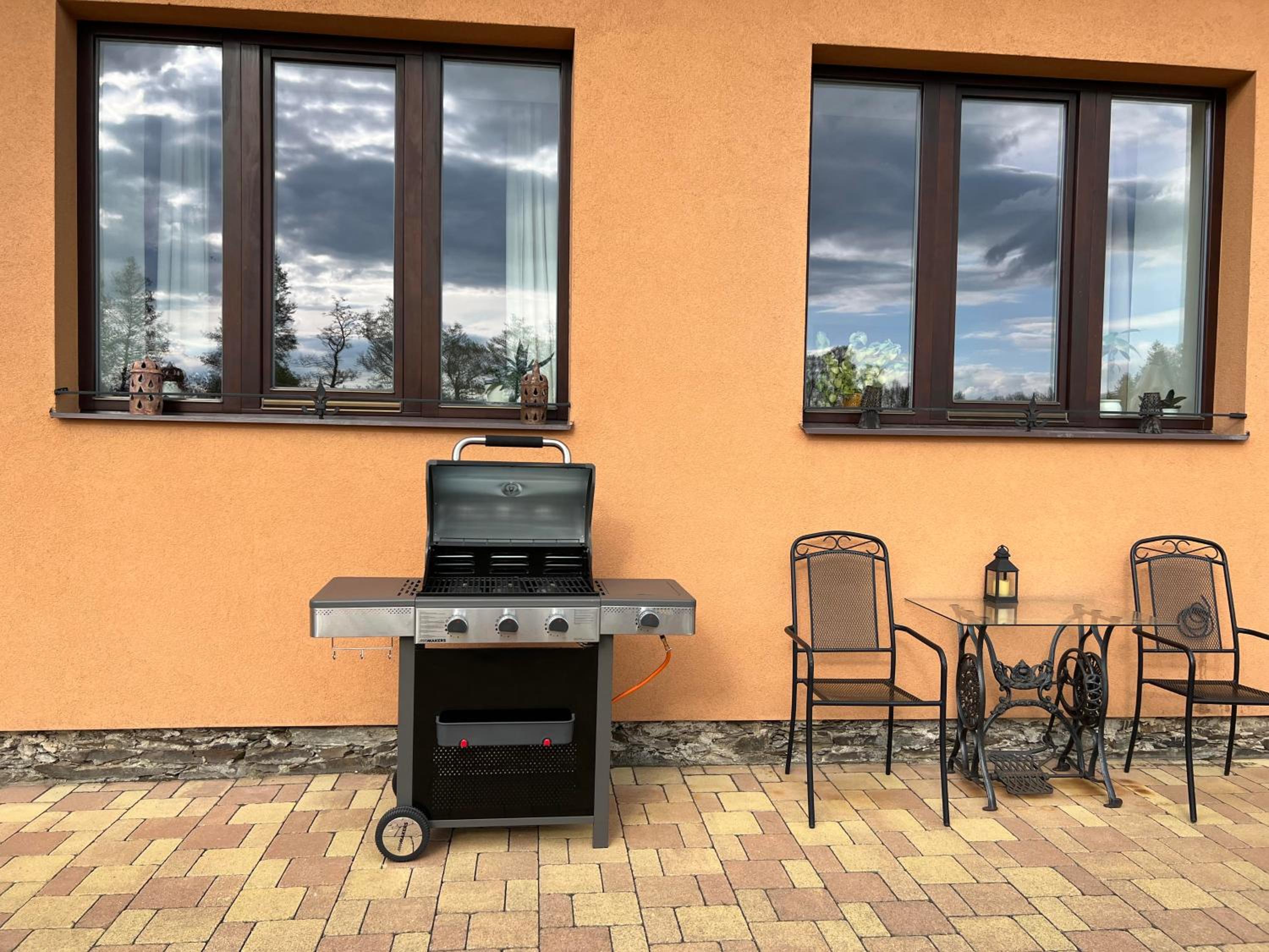 Tři okna do hor-Celý byt k pronájmu