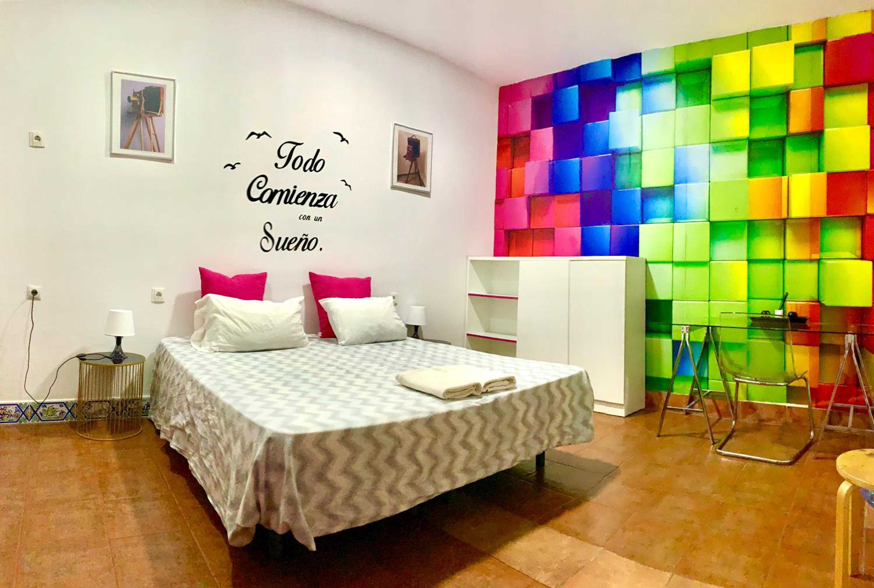 Seville Vacations - Sevilla Kitsch Hostel Art - Property Image 10
