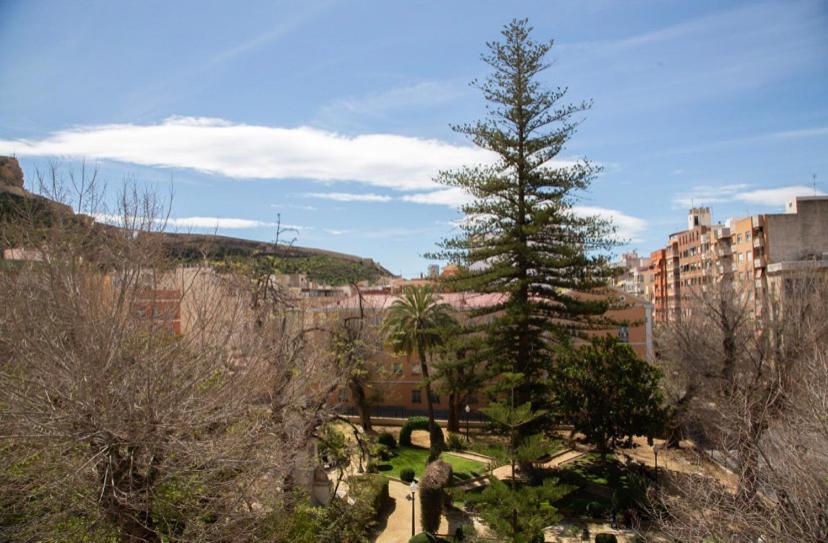 Reina Victoria La Plaza view 3