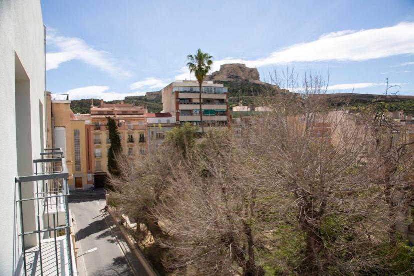 Reina Victoria La Plaza view 4