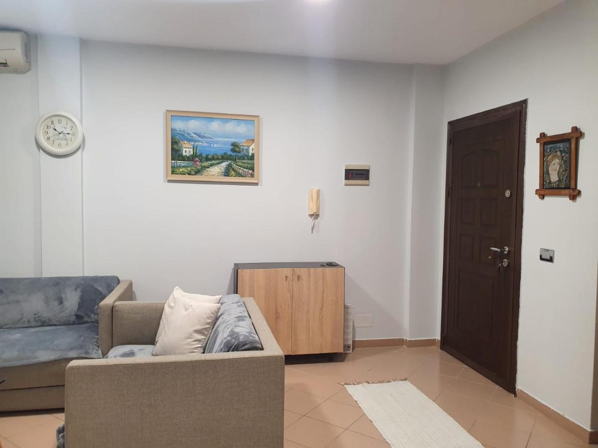Apartament Mali i Robit