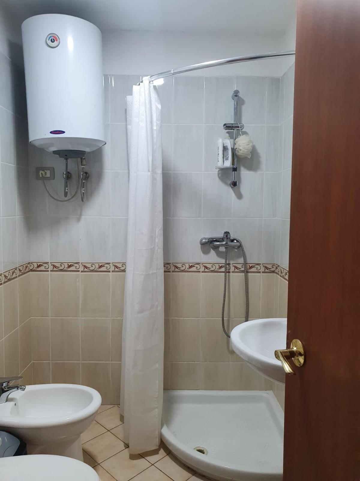 Apartament Mali i Robit