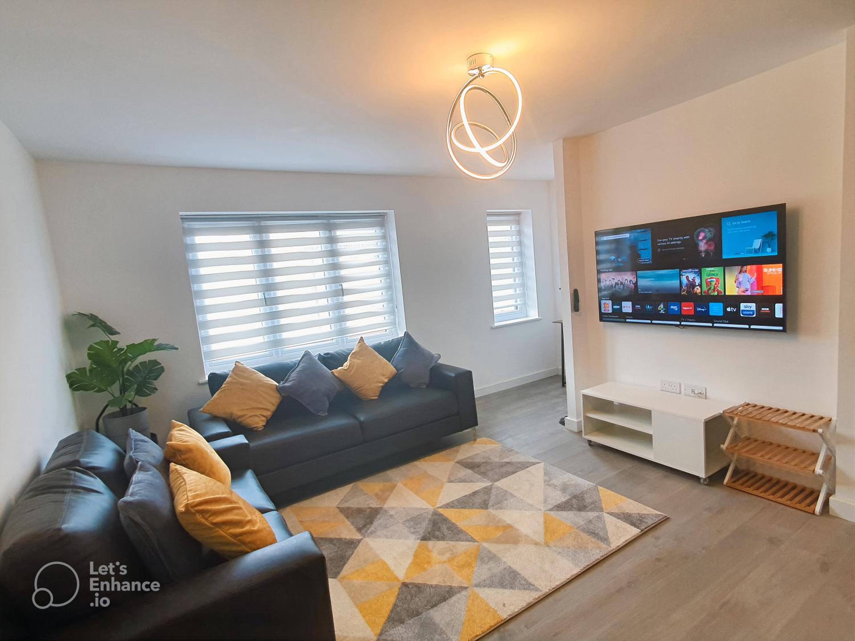 Lovely home close to City Center & Rail Station view 3