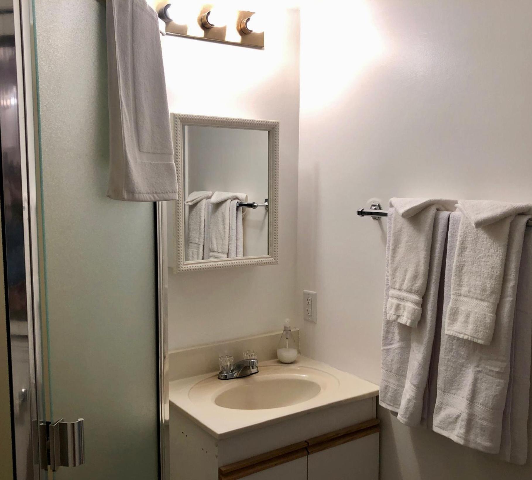 one bedroom suite near Hillside mall