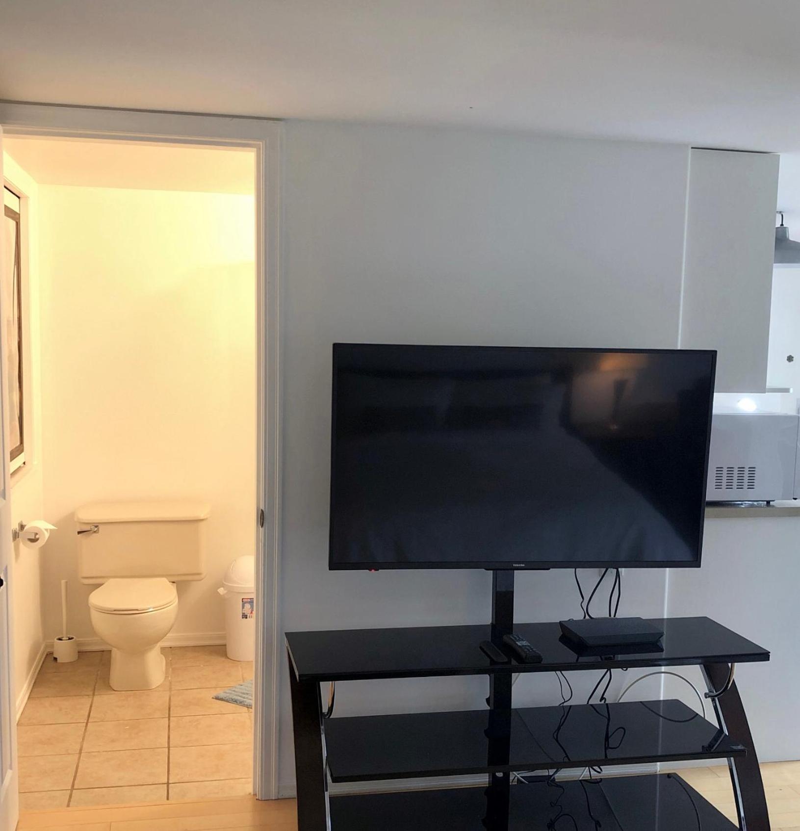 one bedroom suite near Hillside mall