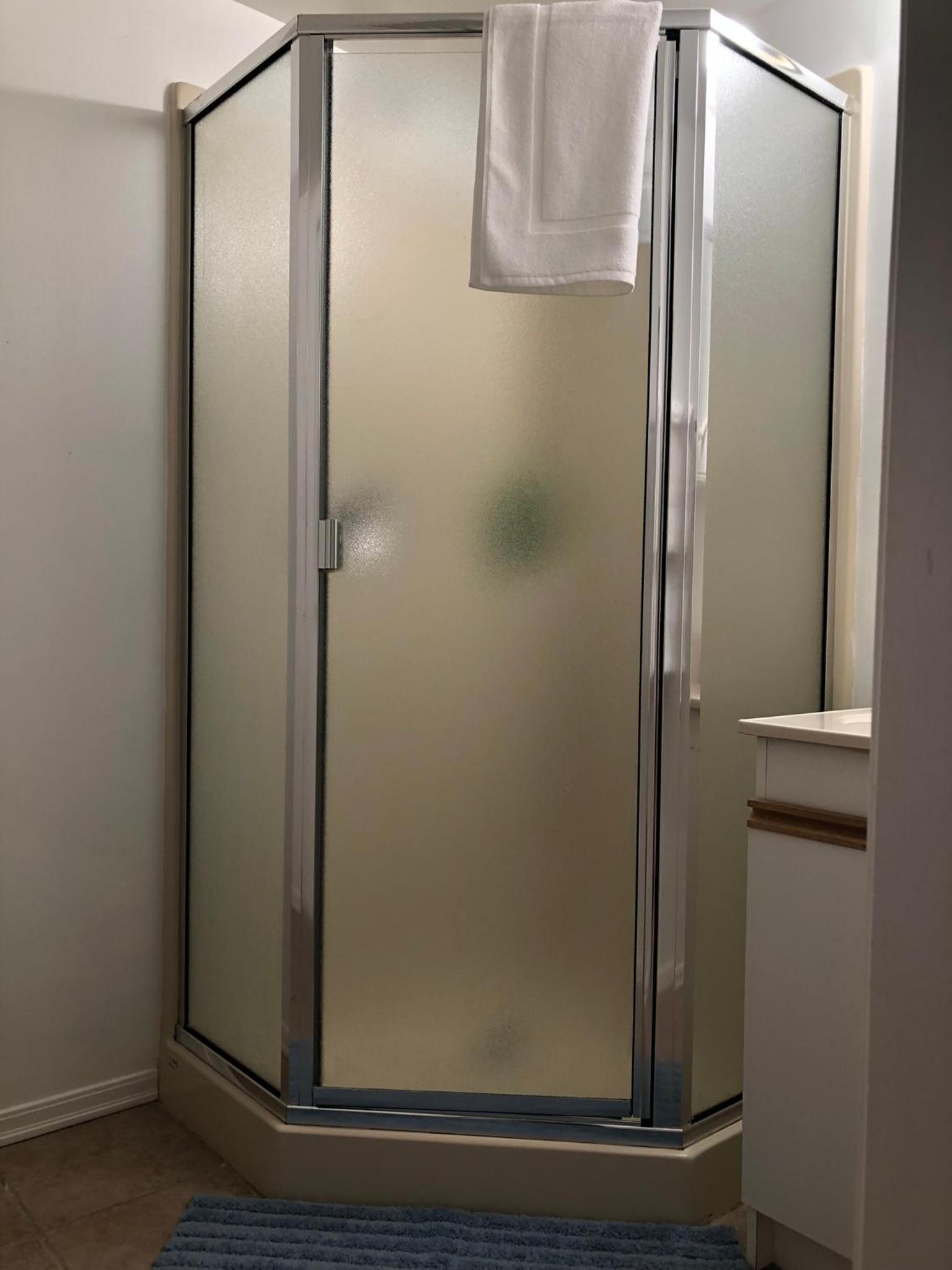 one bedroom suite near Hillside mall