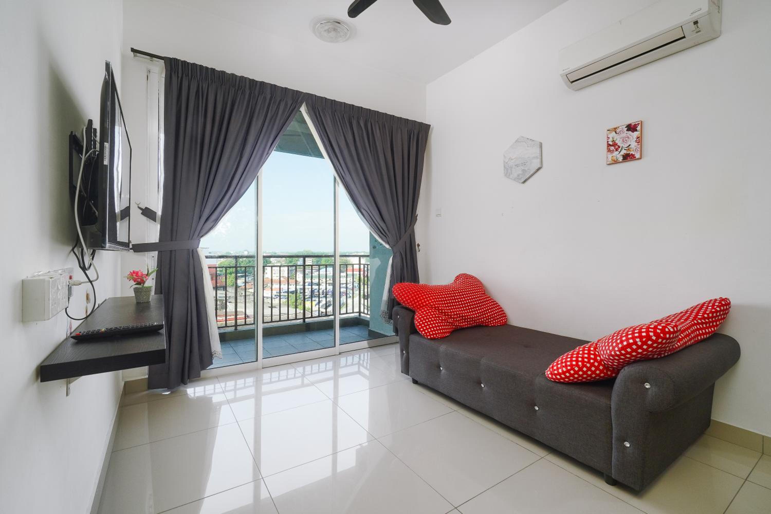 LOVELY 2BR MAJESTIC CONDO 6 PAX POOL VIEW photo 1