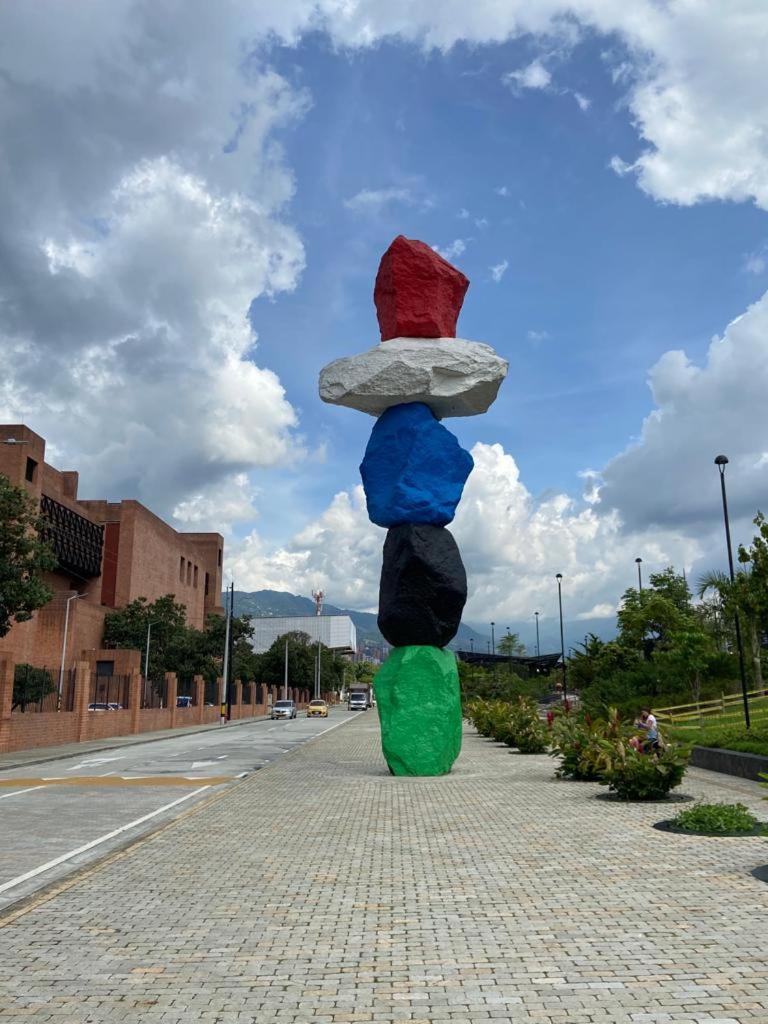 Conquistadores Romantic, Medellín