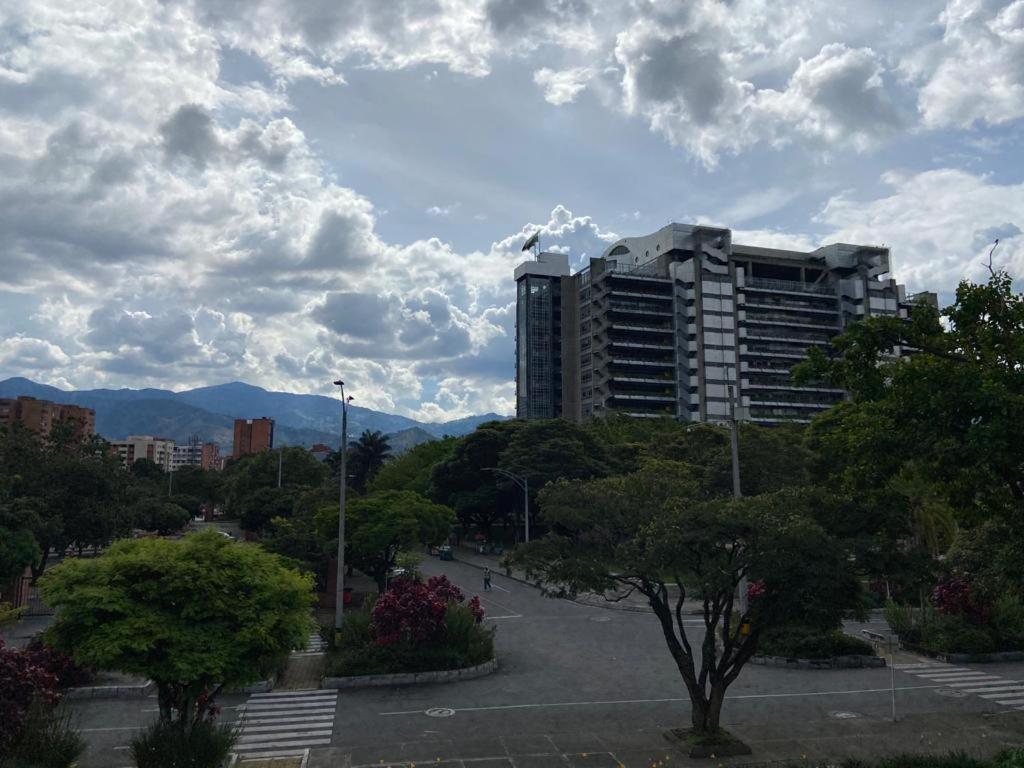 Conquistadores Romantic, Medellín