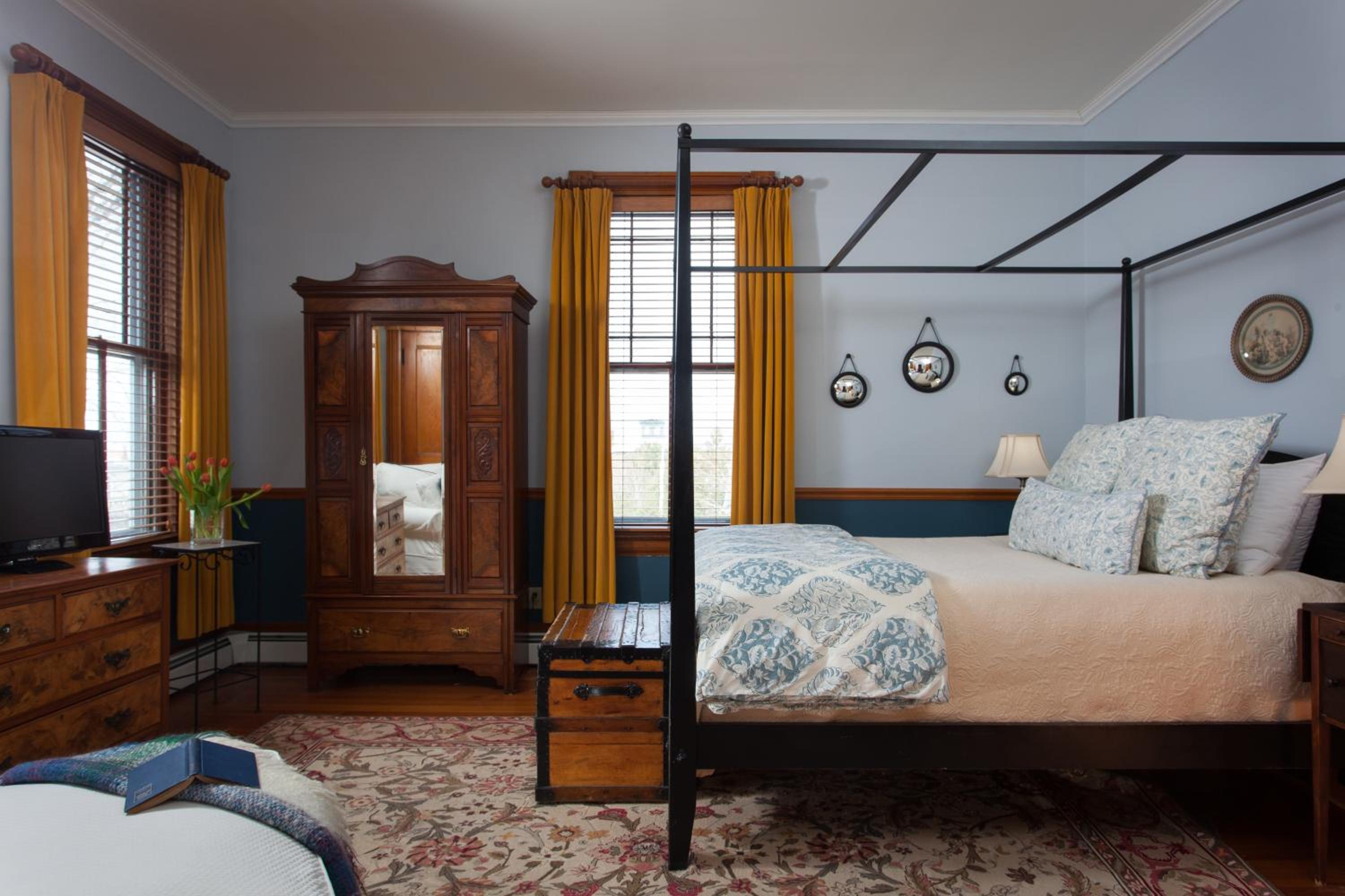 Lang House on Main Street Bed & Breakfast