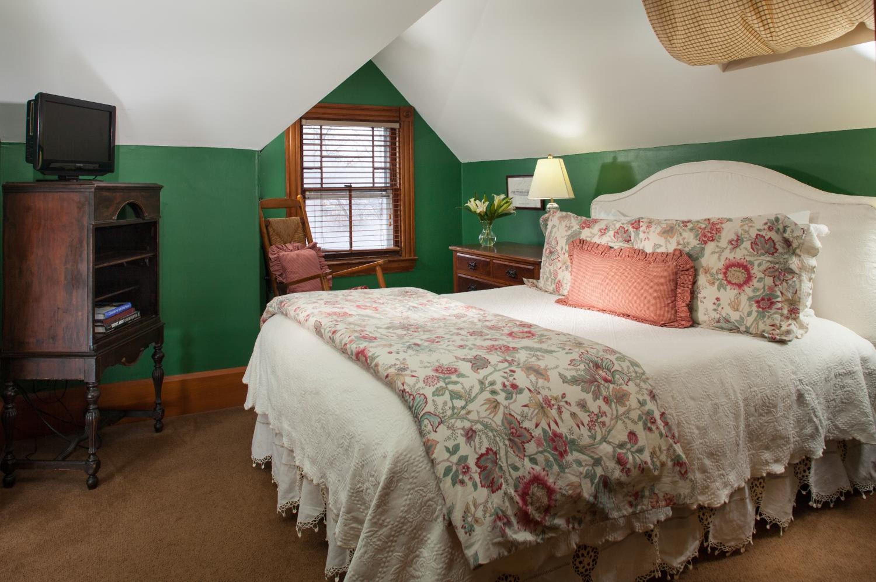 Lang House on Main Street Bed & Breakfast