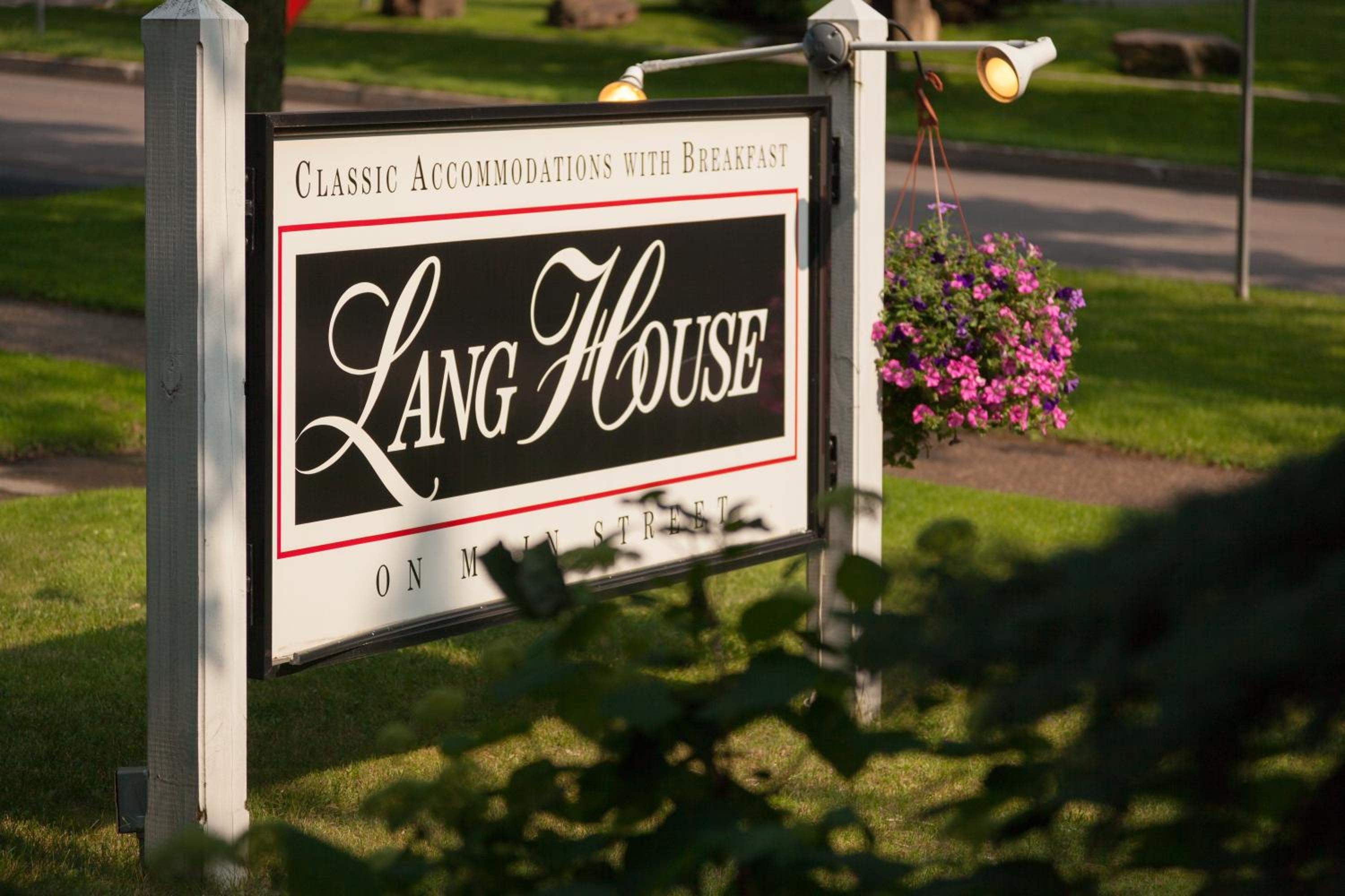 Lang House on Main Street Bed & Breakfast