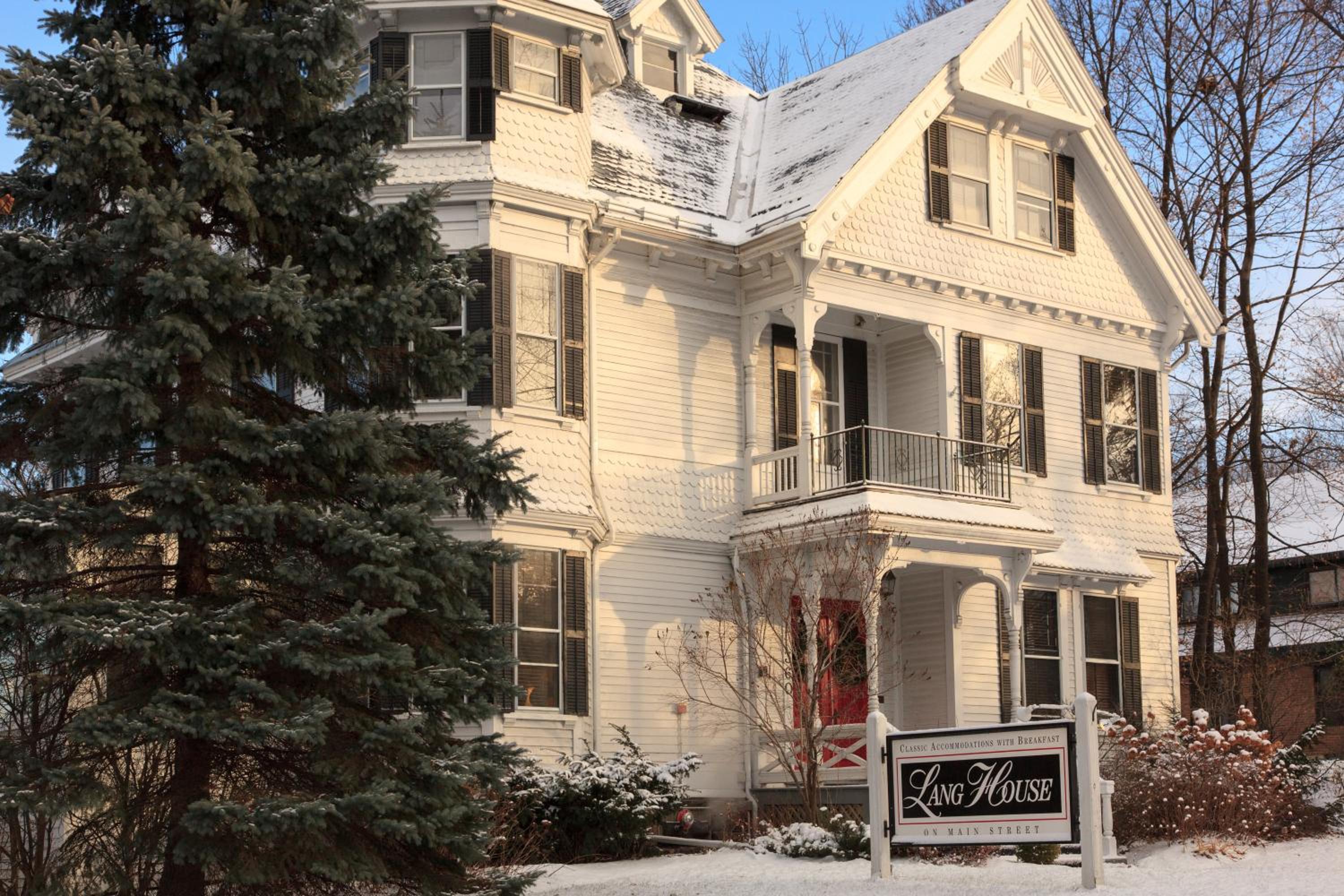 Lang House on Main Street Bed & Breakfast