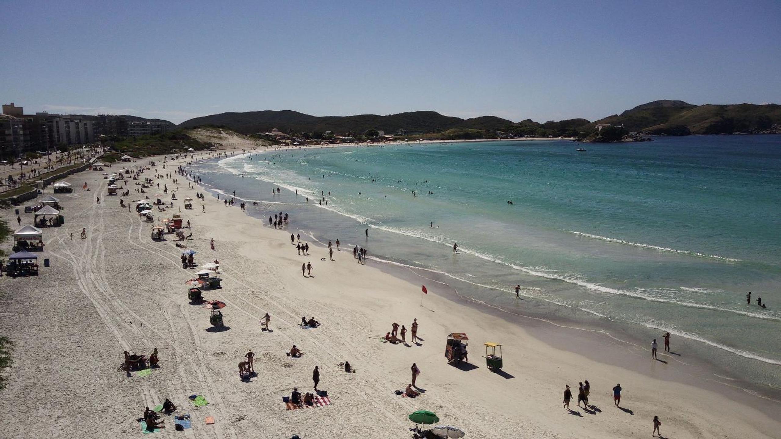 Cabo Frio: House for 8, barbecue area and garage