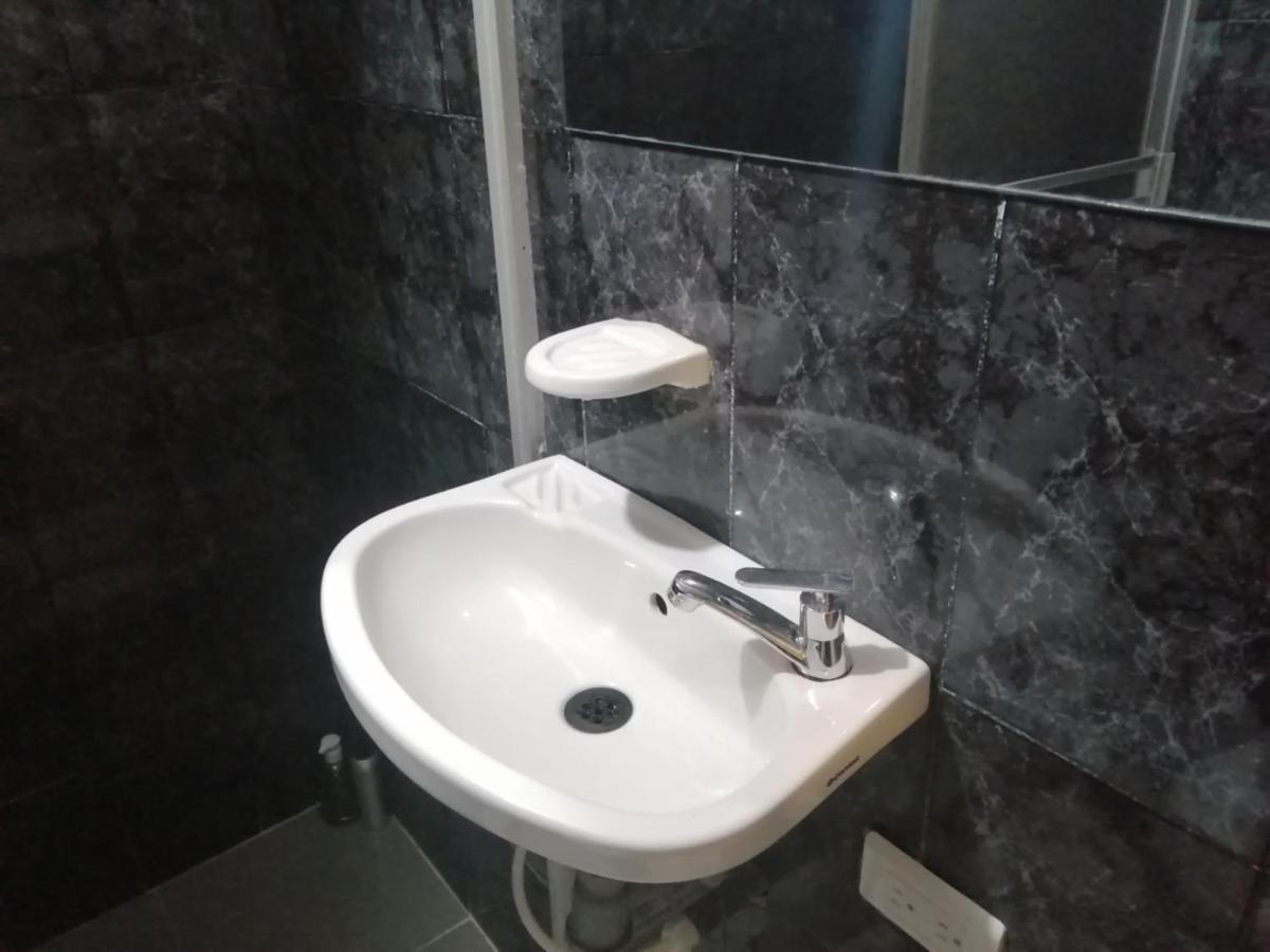 Habitación Privada Cerca al Aeropuerto y Terminal