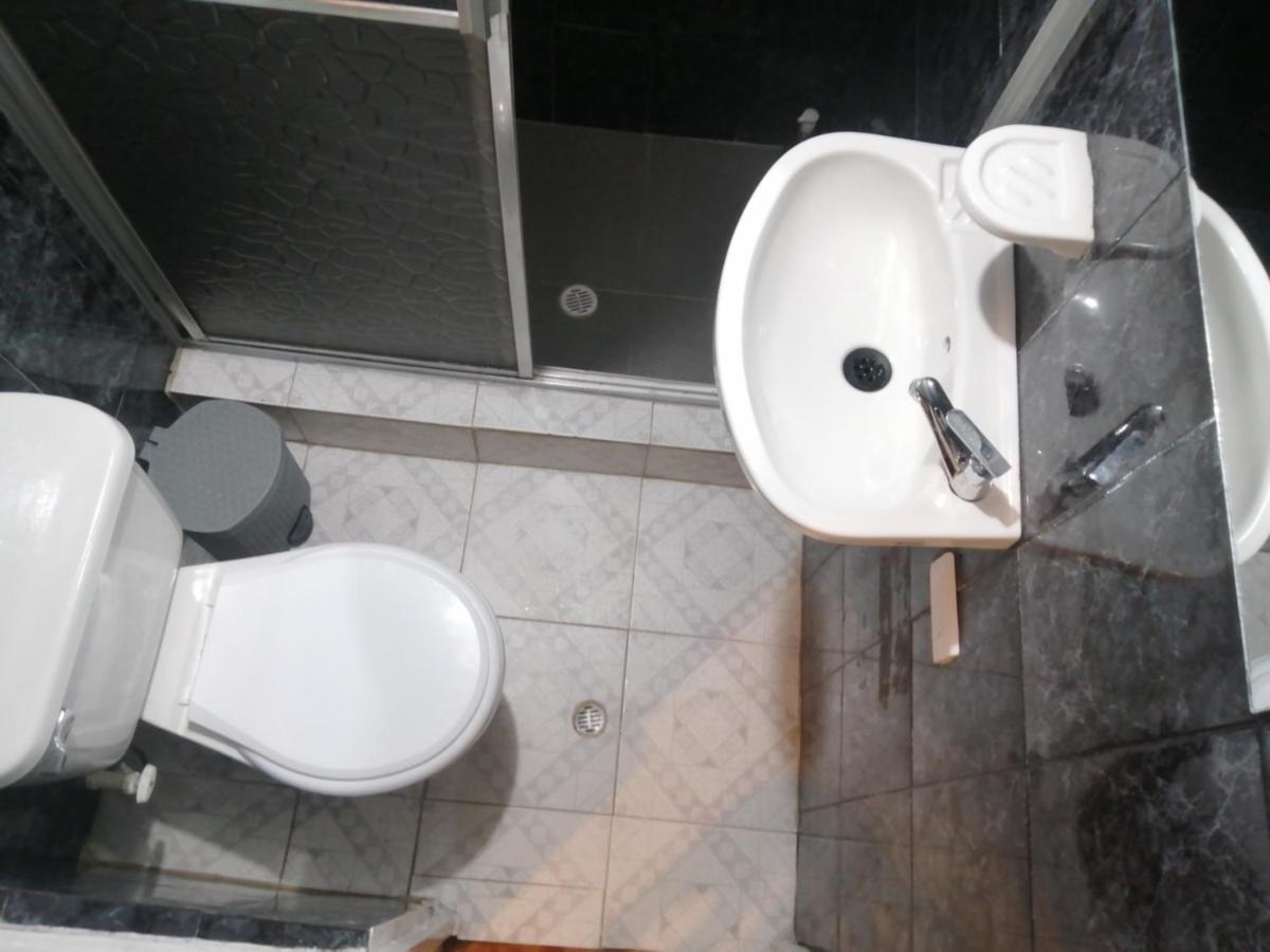 Habitación Privada Cerca al Aeropuerto y Terminal