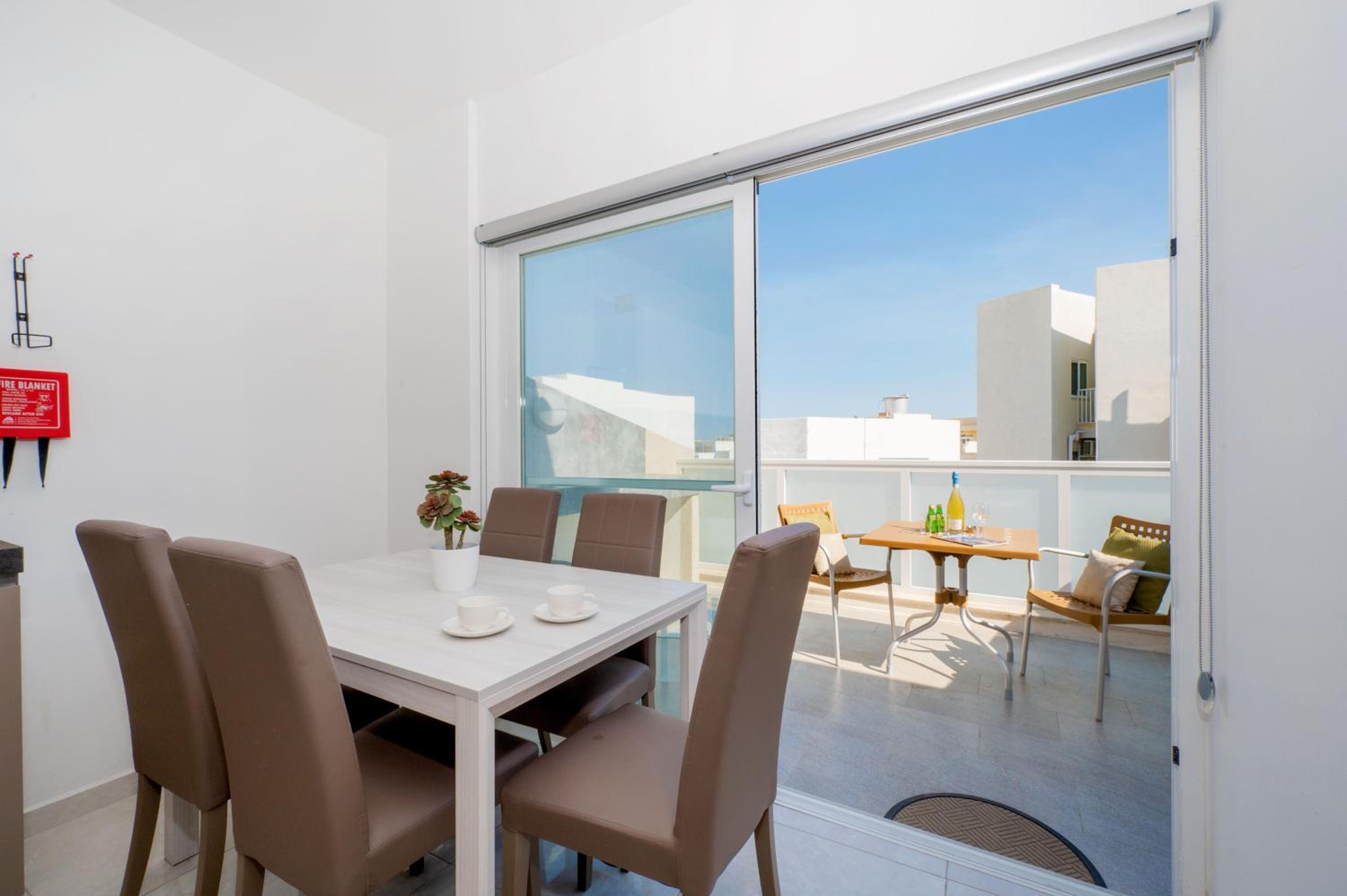 Vela Blu Apartments - Rose Court photo 3