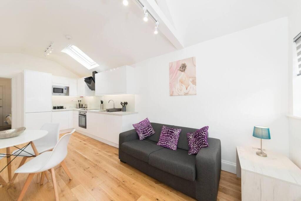 Cheerful 1-BDR w/ parking and private entrance view 2