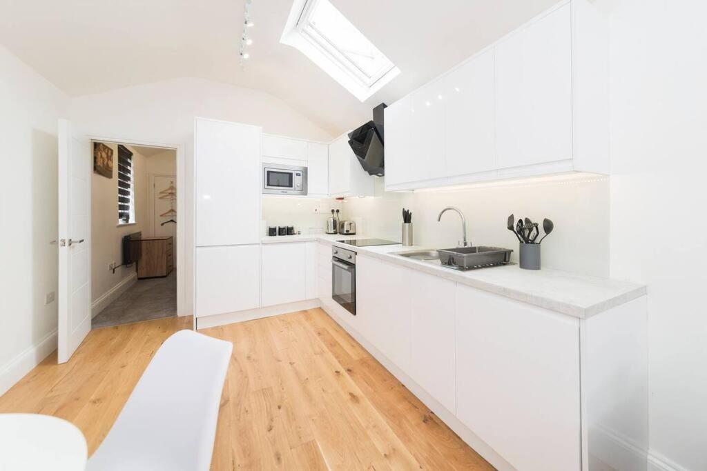 Cheerful 1-BDR w/ parking and private entrance view 5