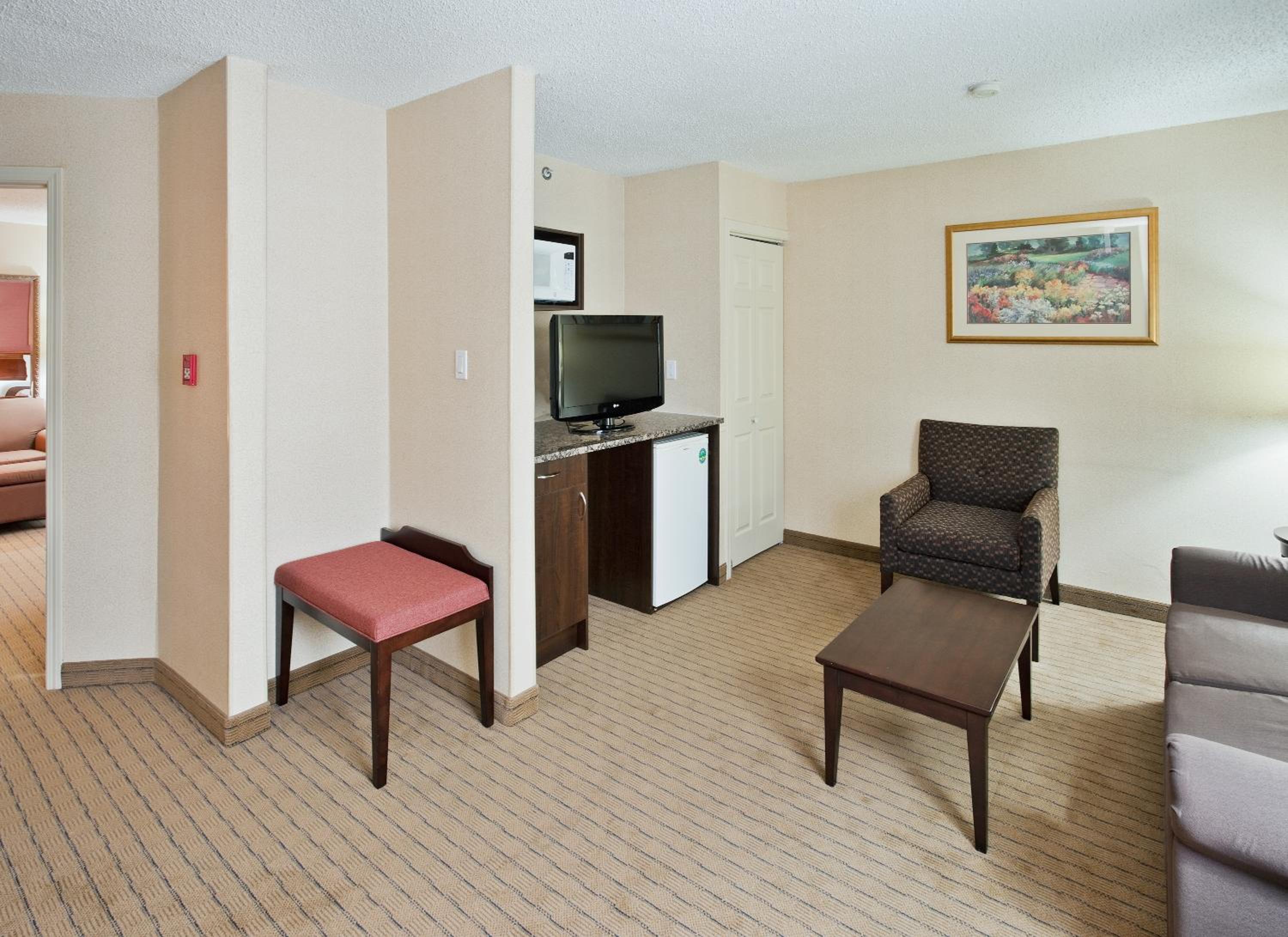 Hinton Vacations - Holiday Inn Hinton, an IHG Hotel - Property Image 2