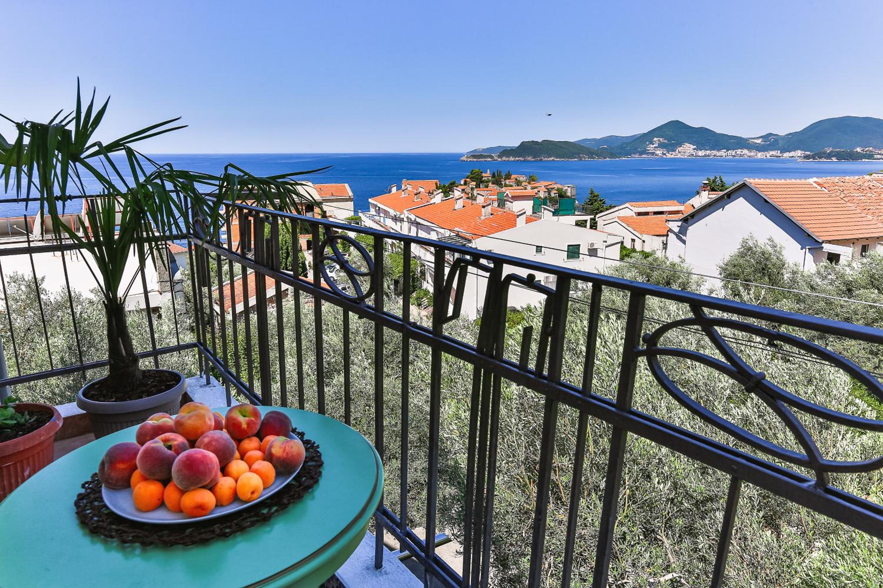 BARBARA SVETI STEFAN photo 2