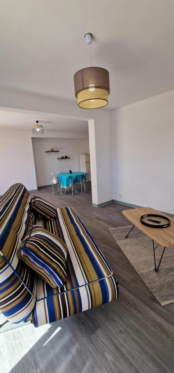 Front Cathédrale pointe à pitre view 2