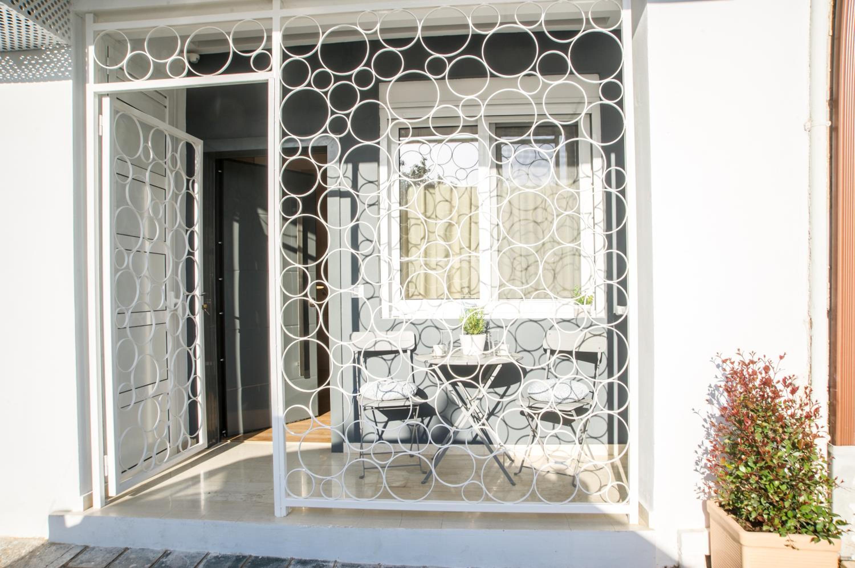 Hotel Kanari Elegant and Cozy Studios - Image 1