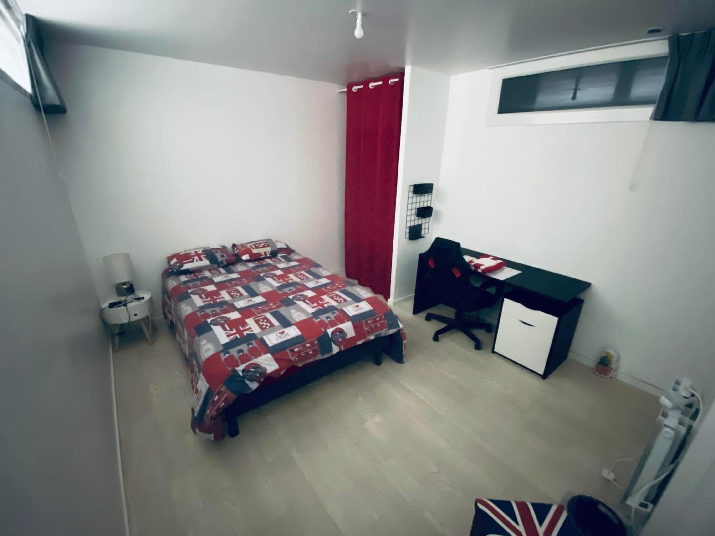 Chambre privée face à la gare view 4
