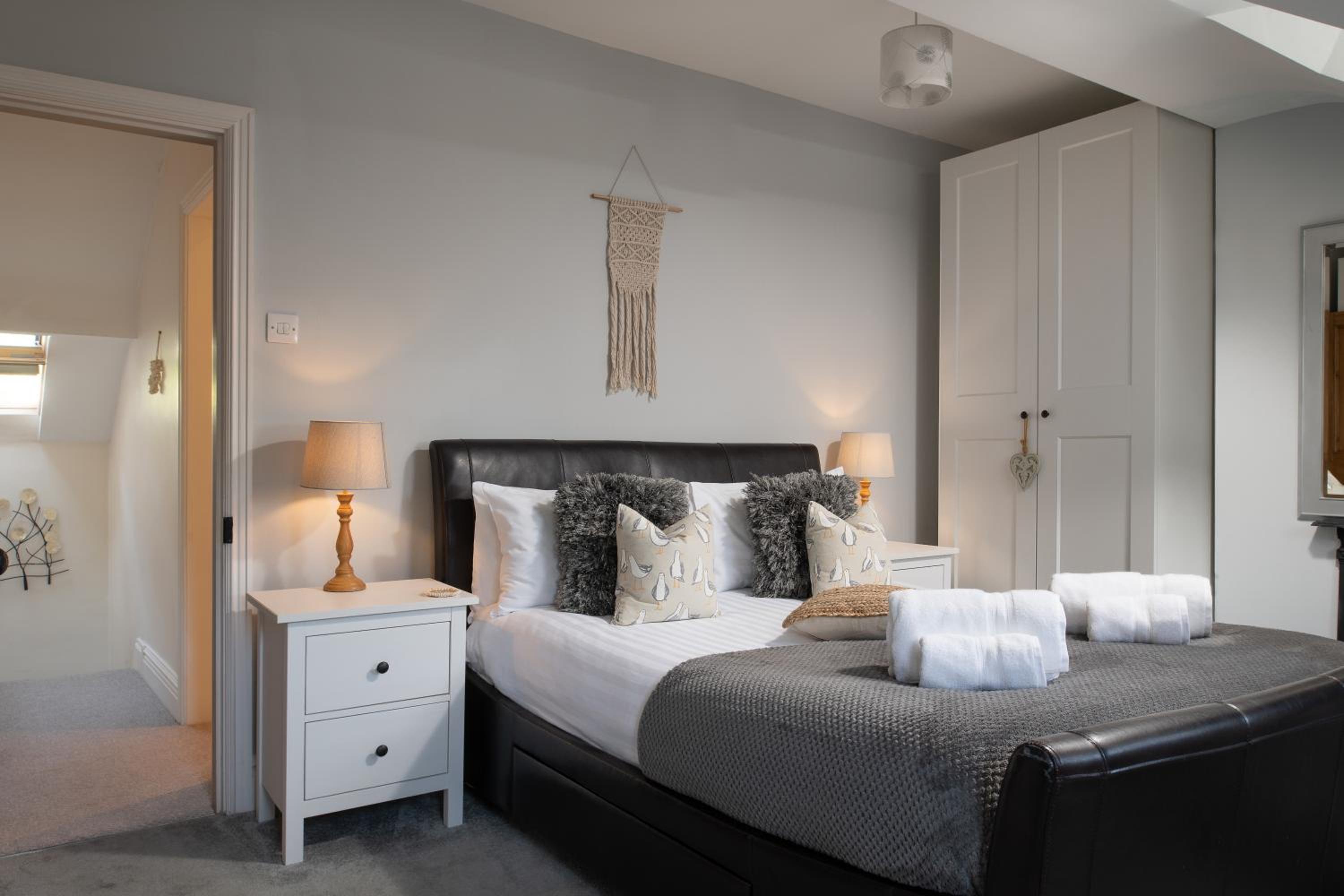 Beautiful Townhouse on The Great Orme, Llandudno PET FRIENDLY view 2
