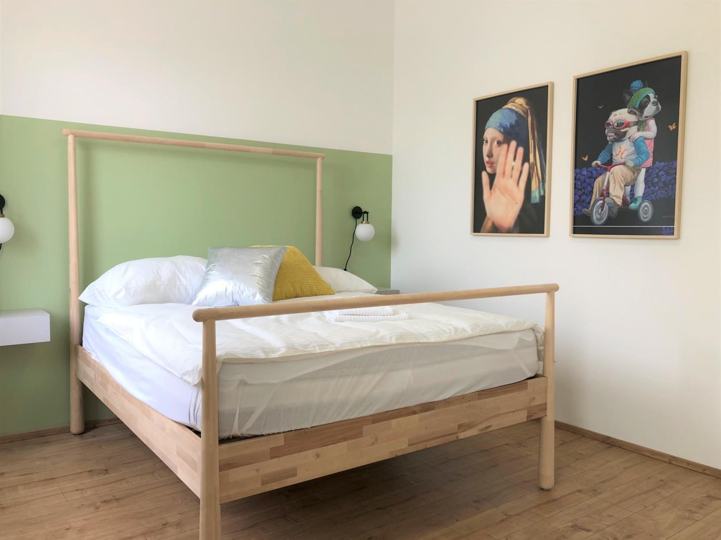 Large Apartments - Great for Groups - with Balcony or Terrace