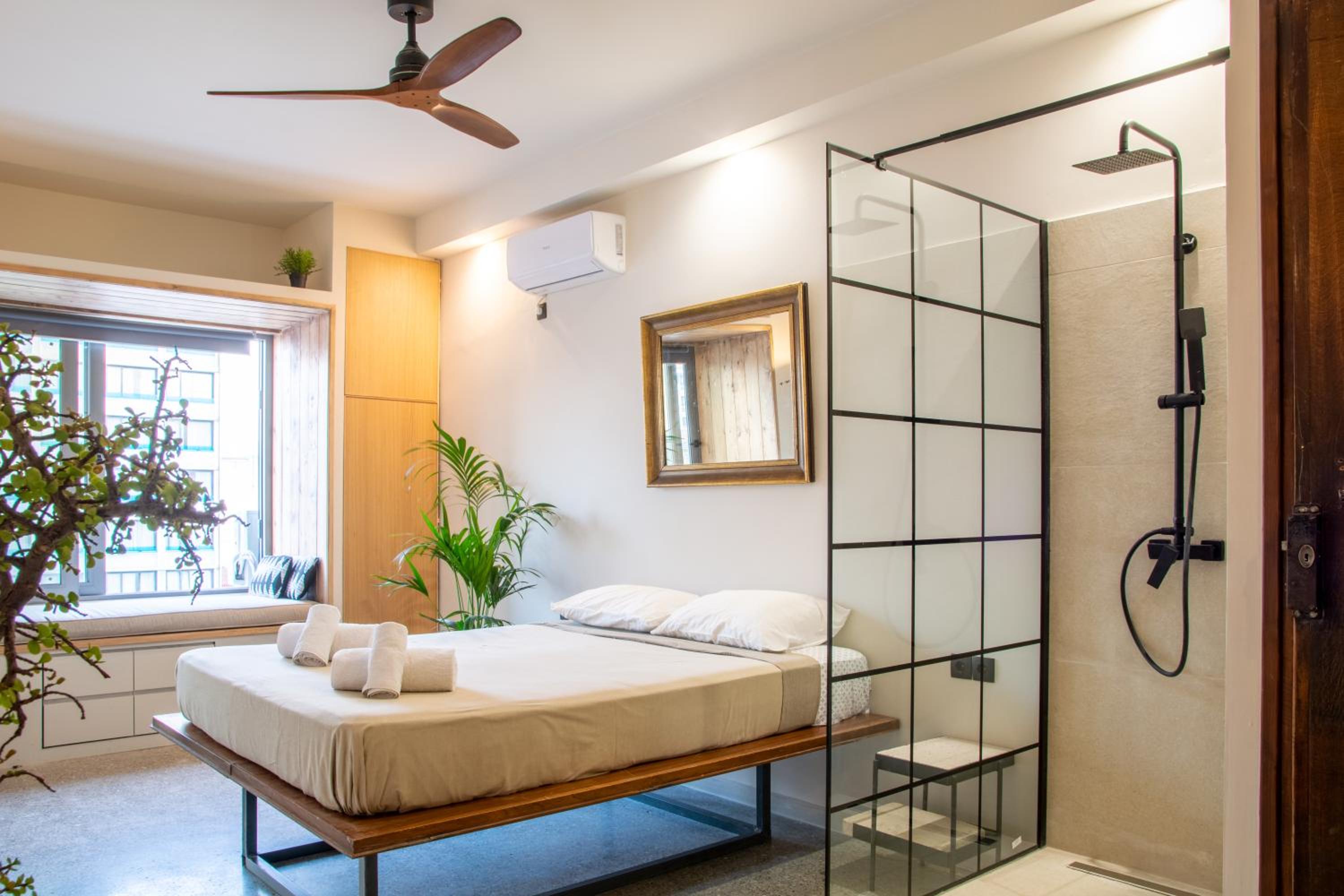 Mosaics studio apt in the Central Market of Athens