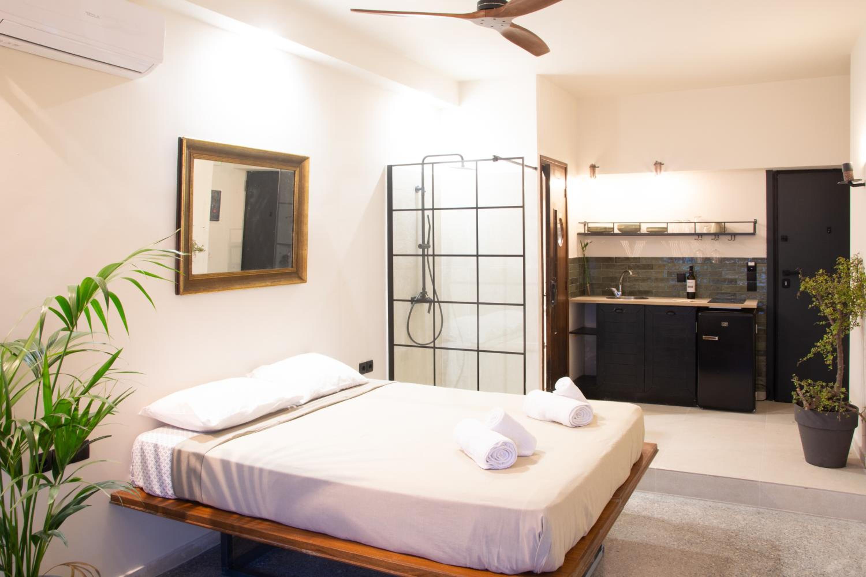 Mosaics studio apt in the Central Market of Athens