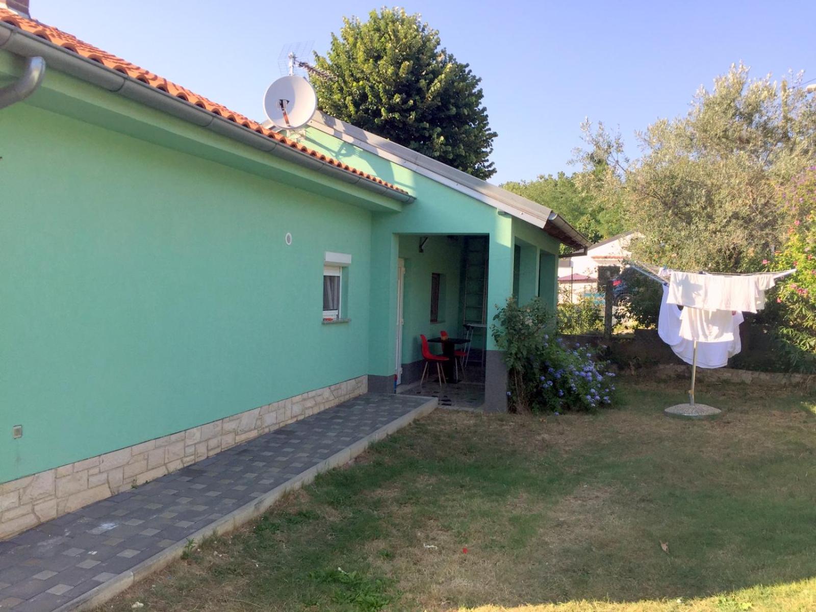 Double room with bathroom, WiFi, airco, parking, washing machine, grill