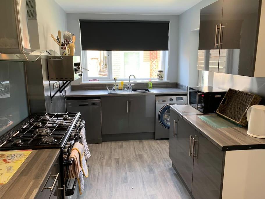 Heather Glen. Six bedroom home near the sea. view 2