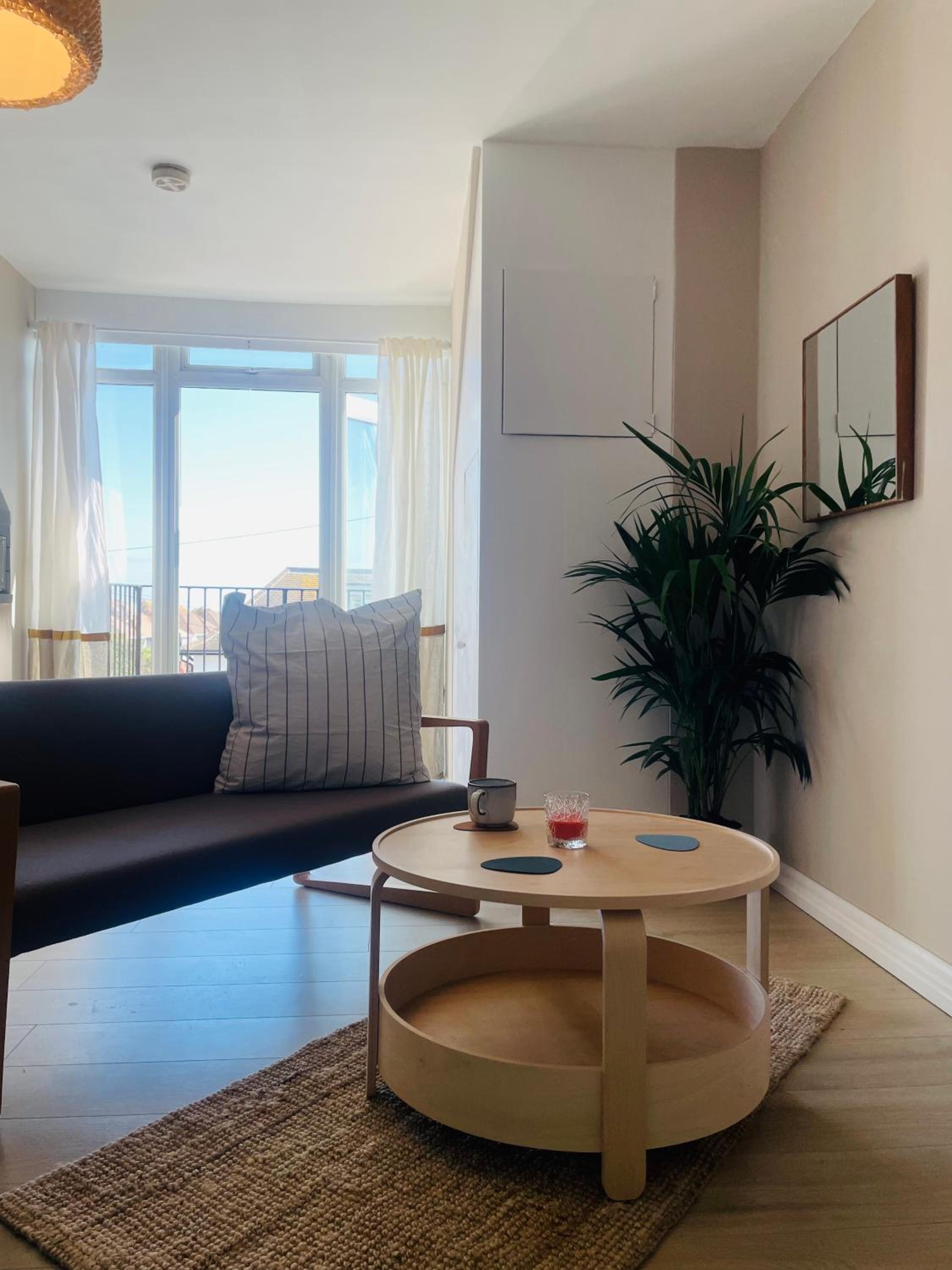 Lovely bijou loft apt, one road back from the sea view 5
