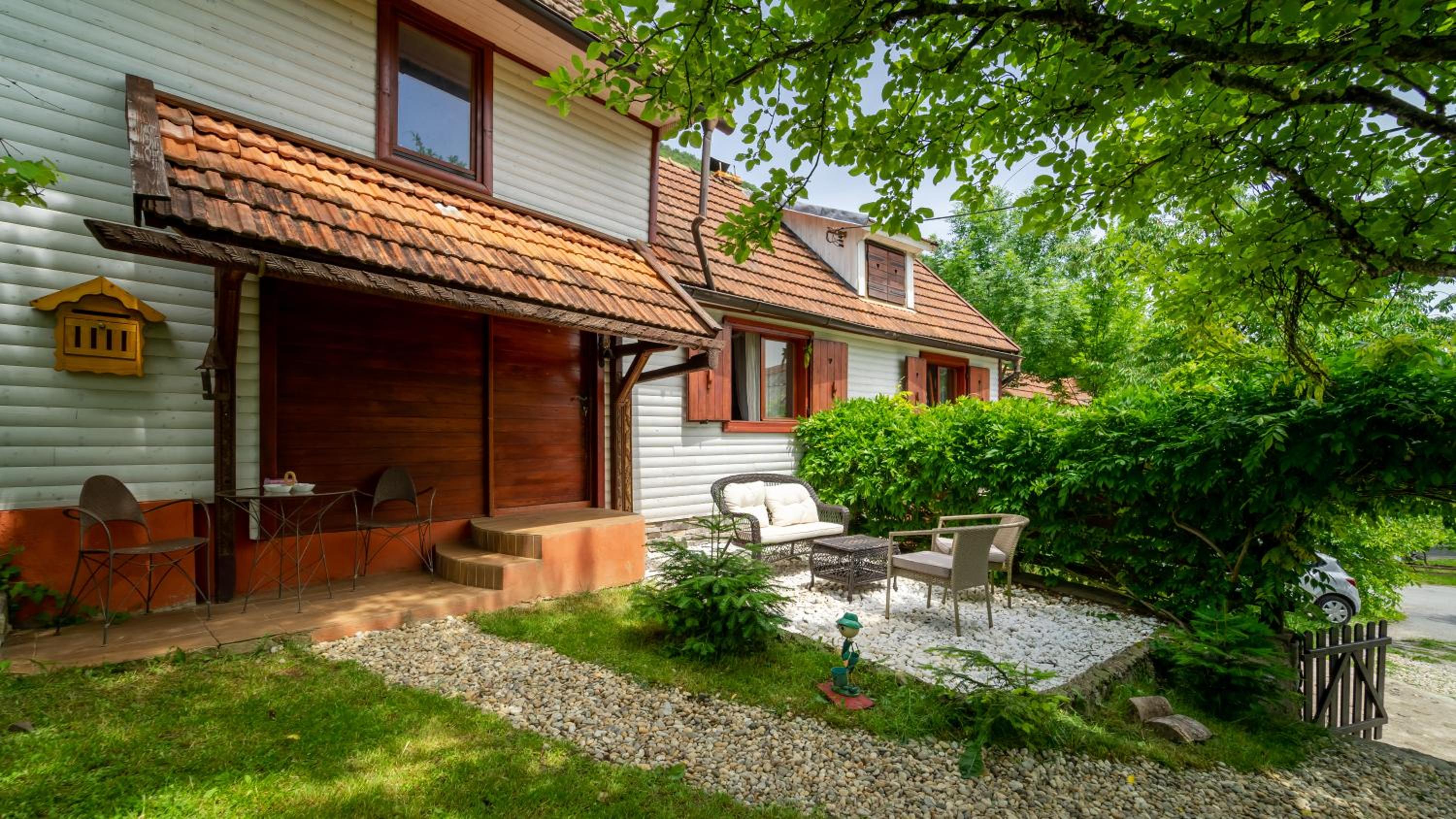 Charming Holiday House in Velika Lesnica view 5