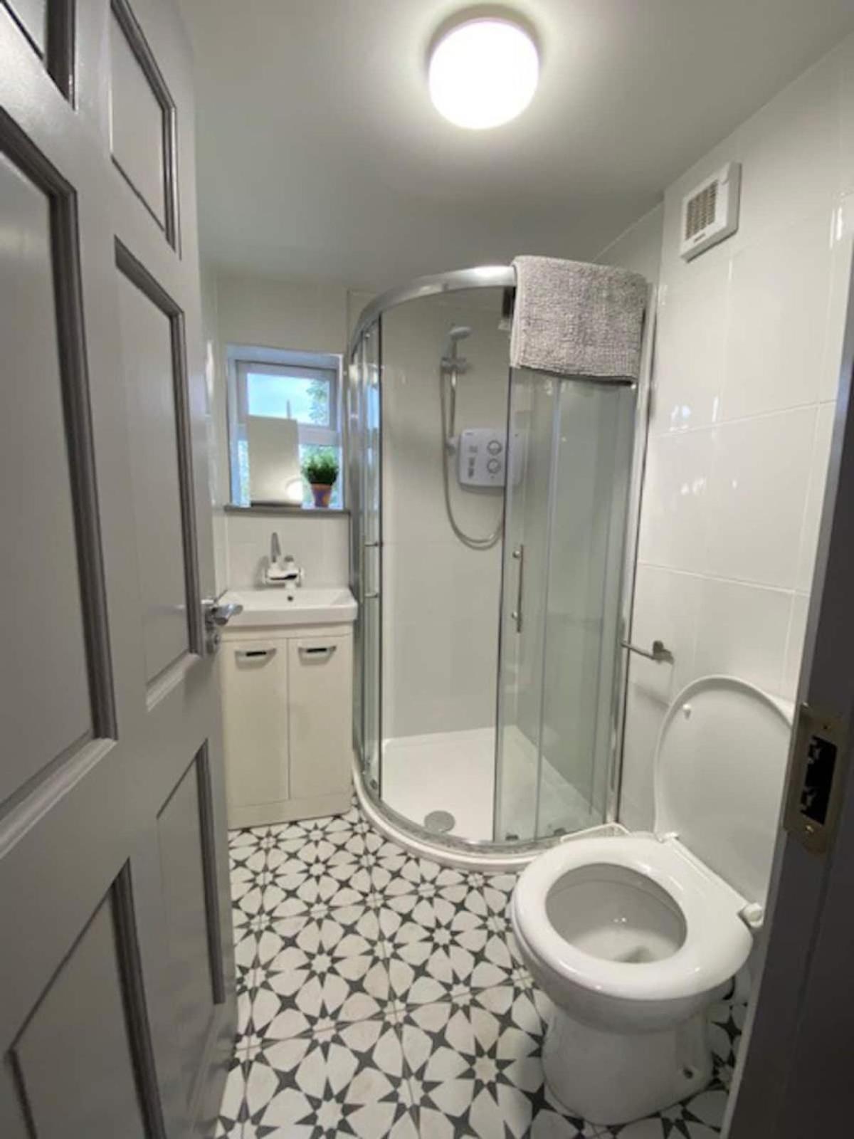 Location Location - Gorgeous 3 Bed Apartment in Killarney view 5
