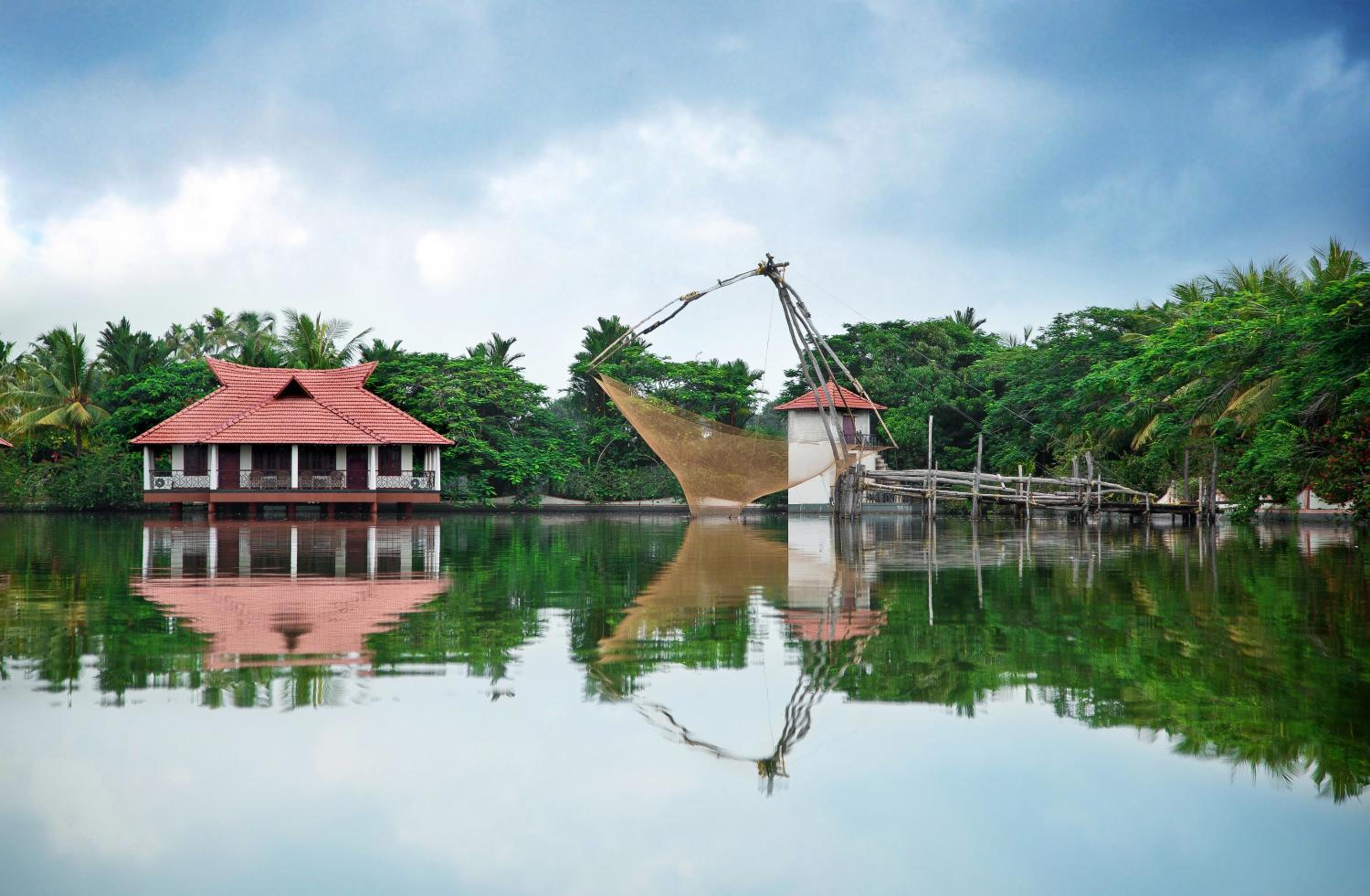 Sterling Lake Palace Alleppey
